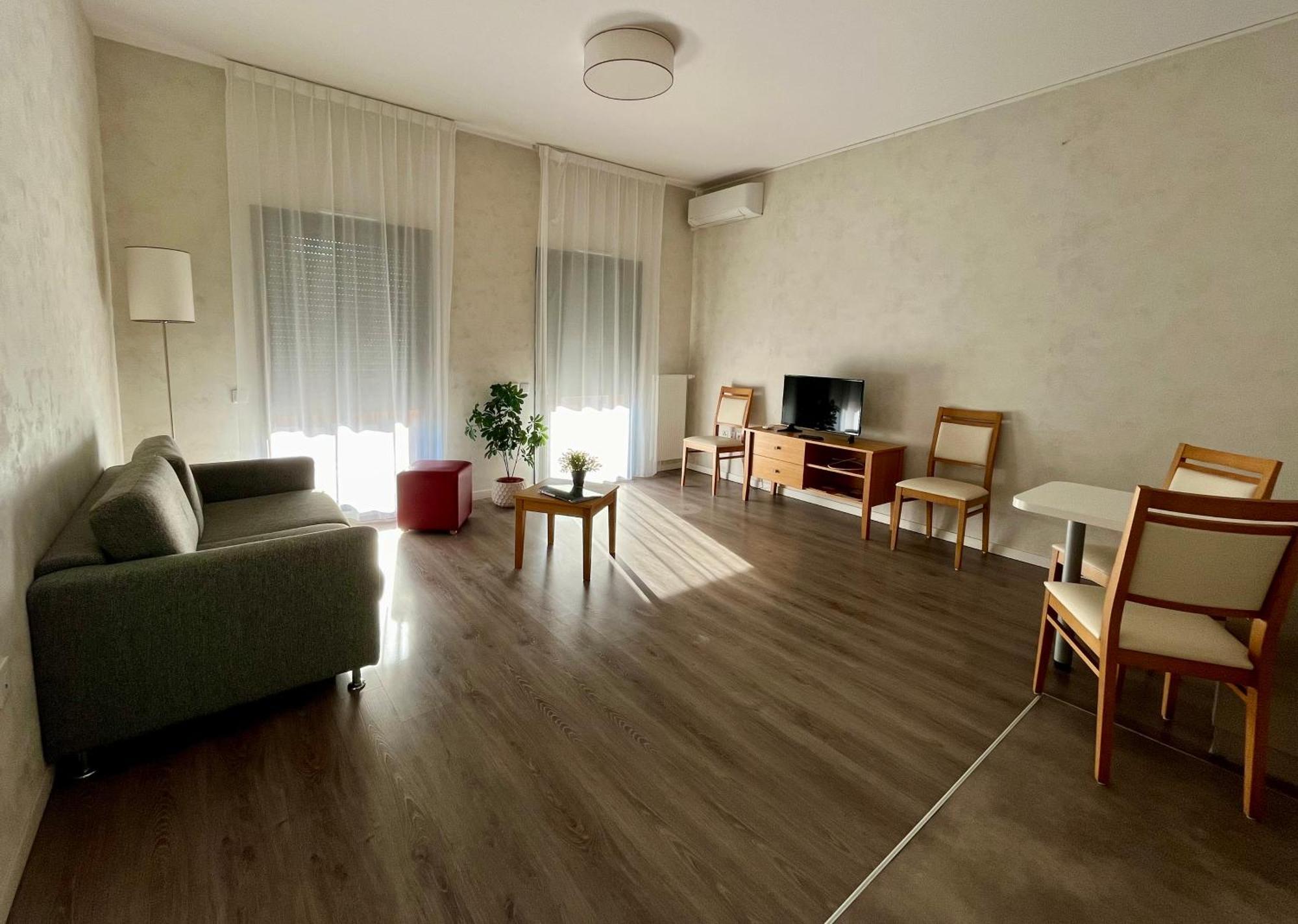 Two-Bedroom Apartment,1544923348:JPEG