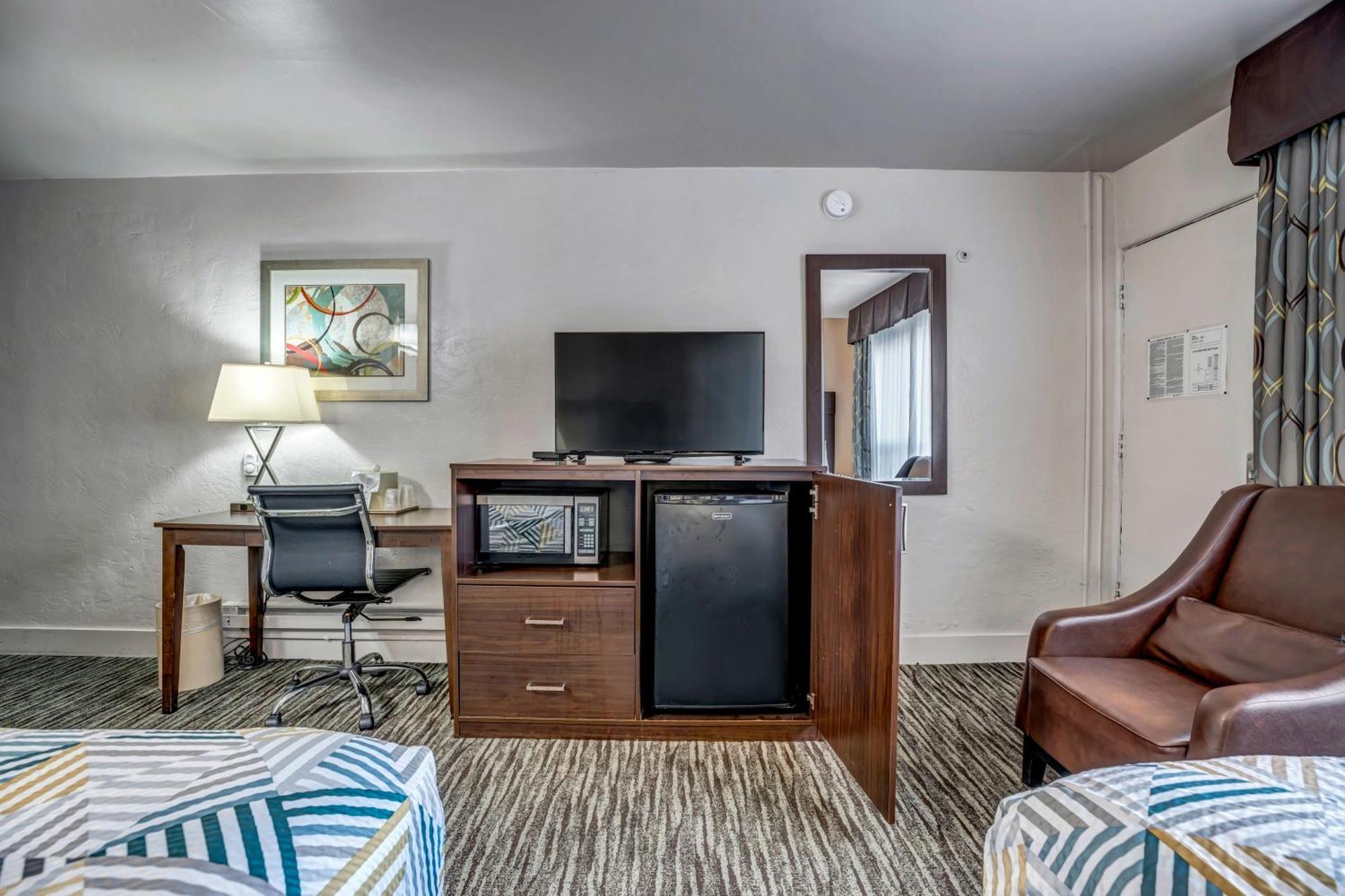Queen Room with Two Queen Beds - Non-Smoking