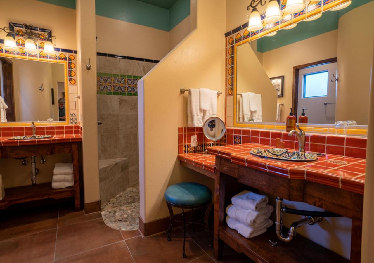 Sonoran King Mountain View Outside Shower