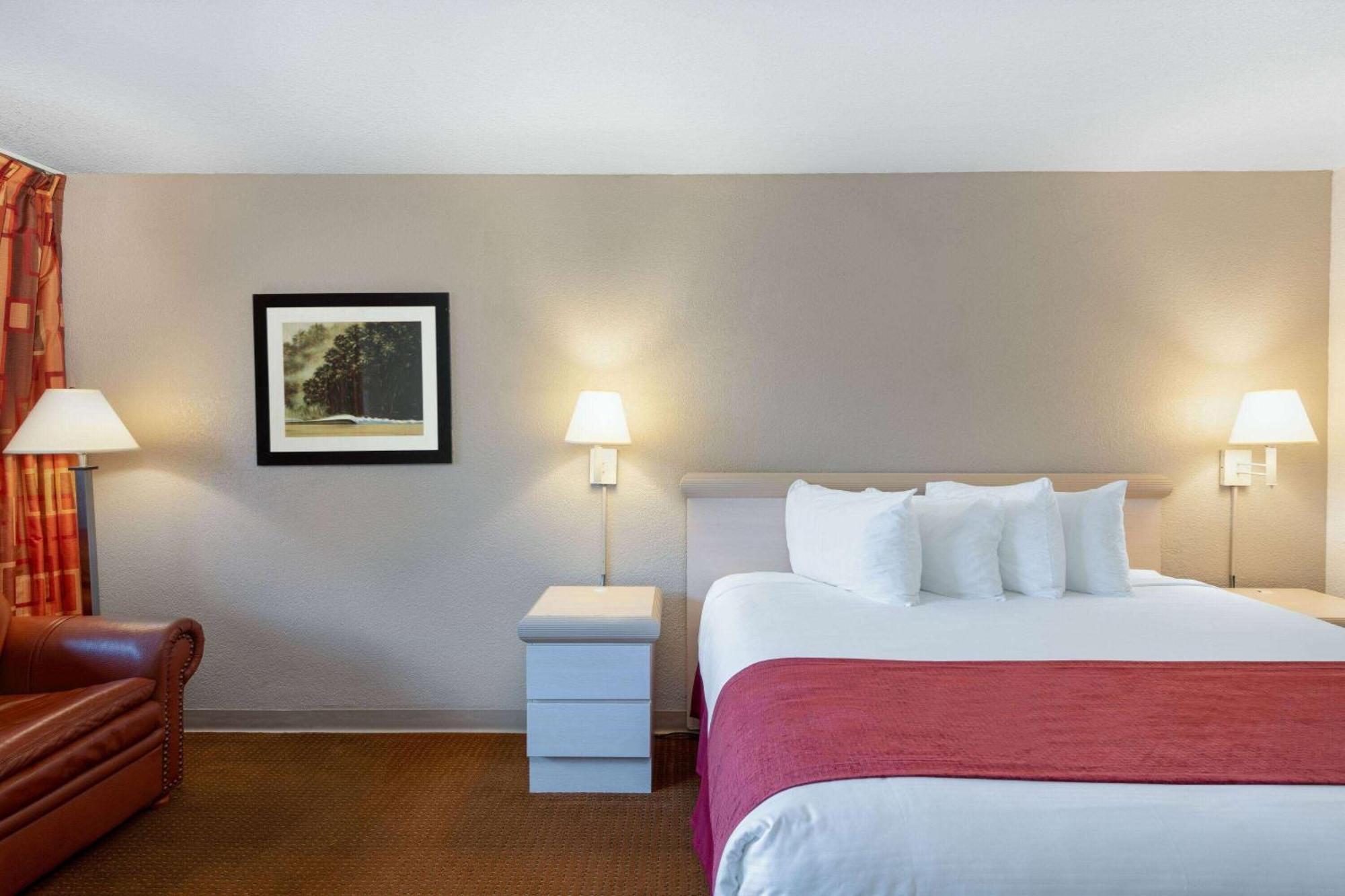 Standard King Inn Room,1545715729:JPEG