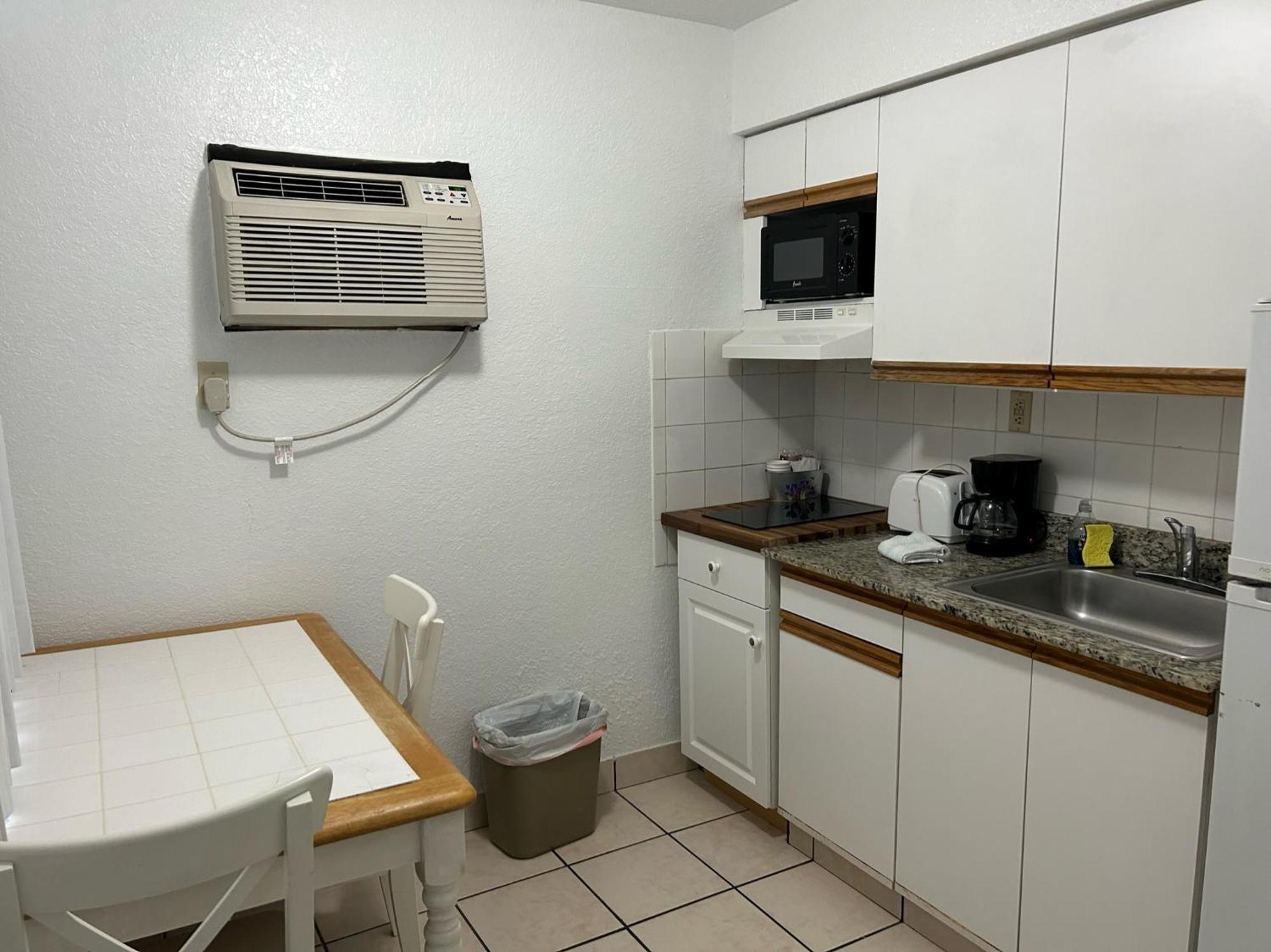 Efficiency King Room,1679571715:JPEG