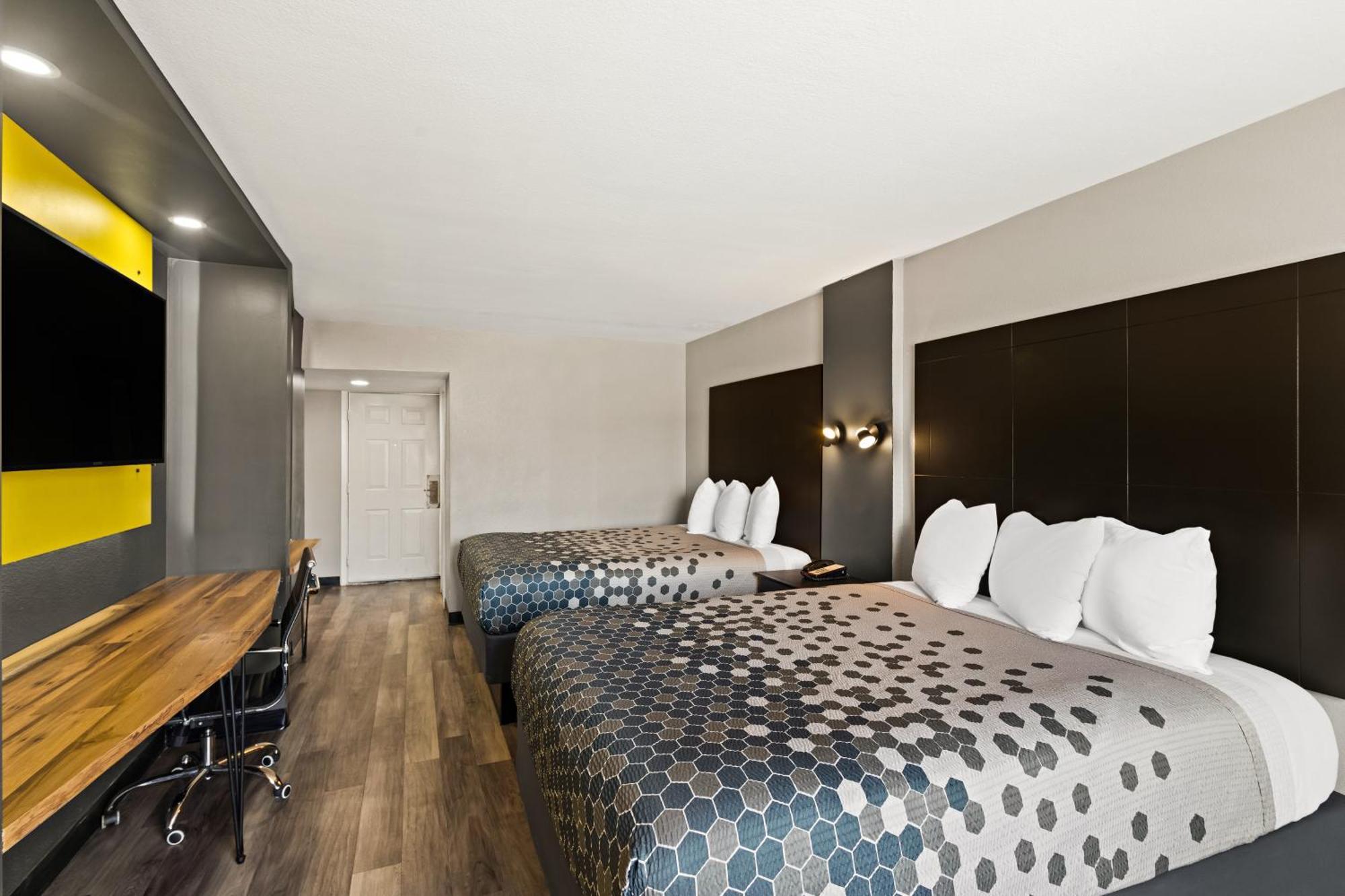 Queen Room Two Queen Beds Non-Smoking