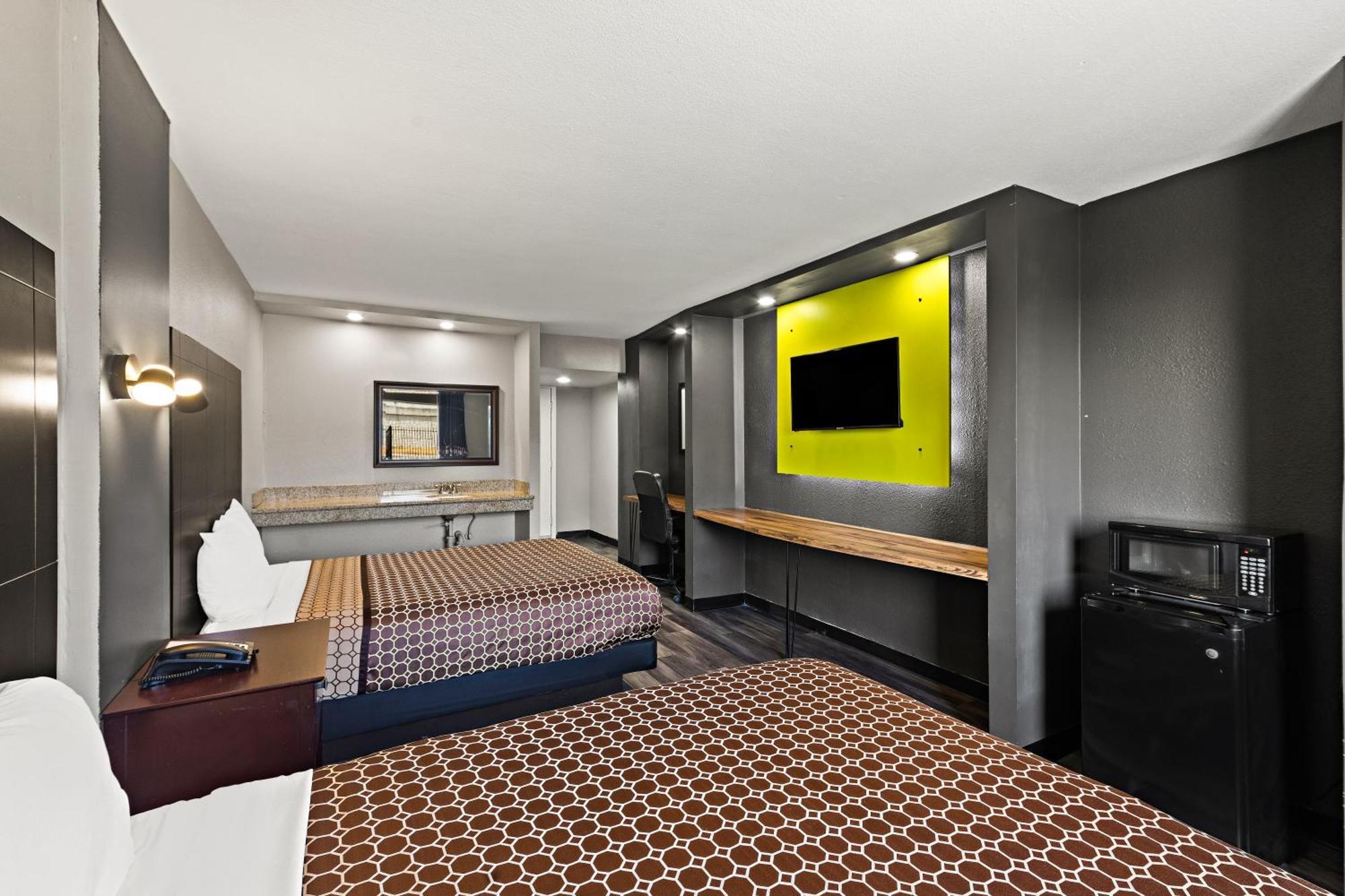 Queen Room Two Queen Beds Non-Smoking