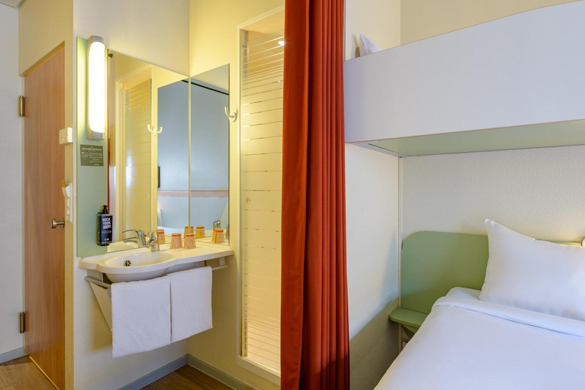 Triple Room,1546756897:JPEG