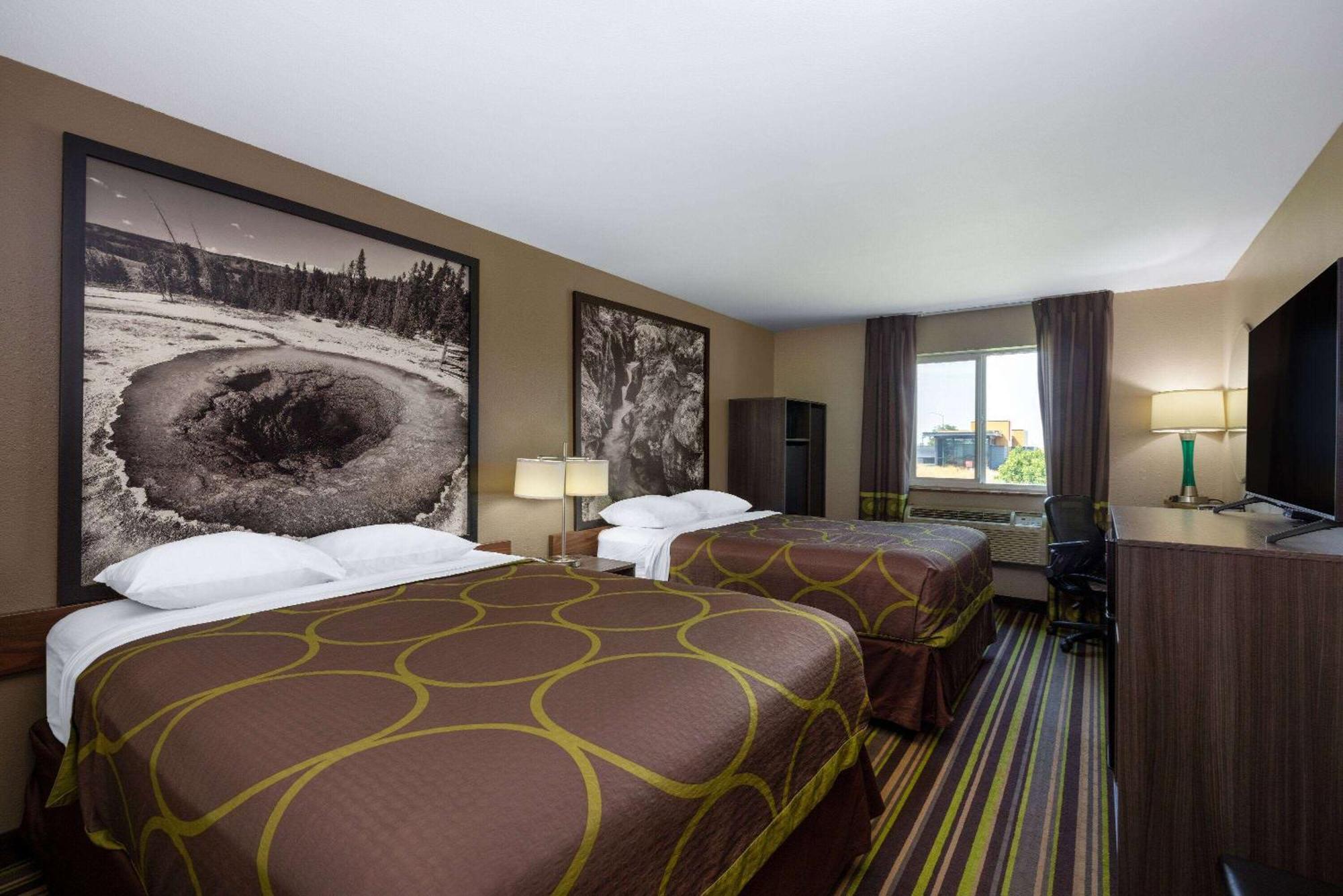 Deluxe Queen Room Two Queen Beds Non-Smoking