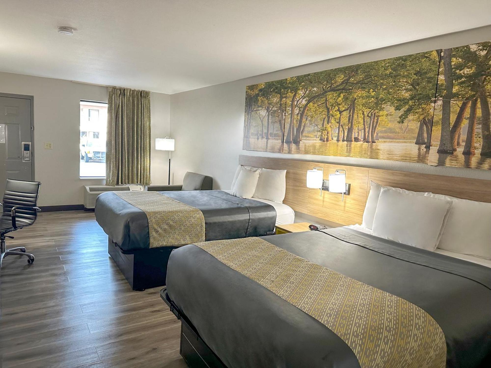 Queen Room with Two Queen Beds - Smoking