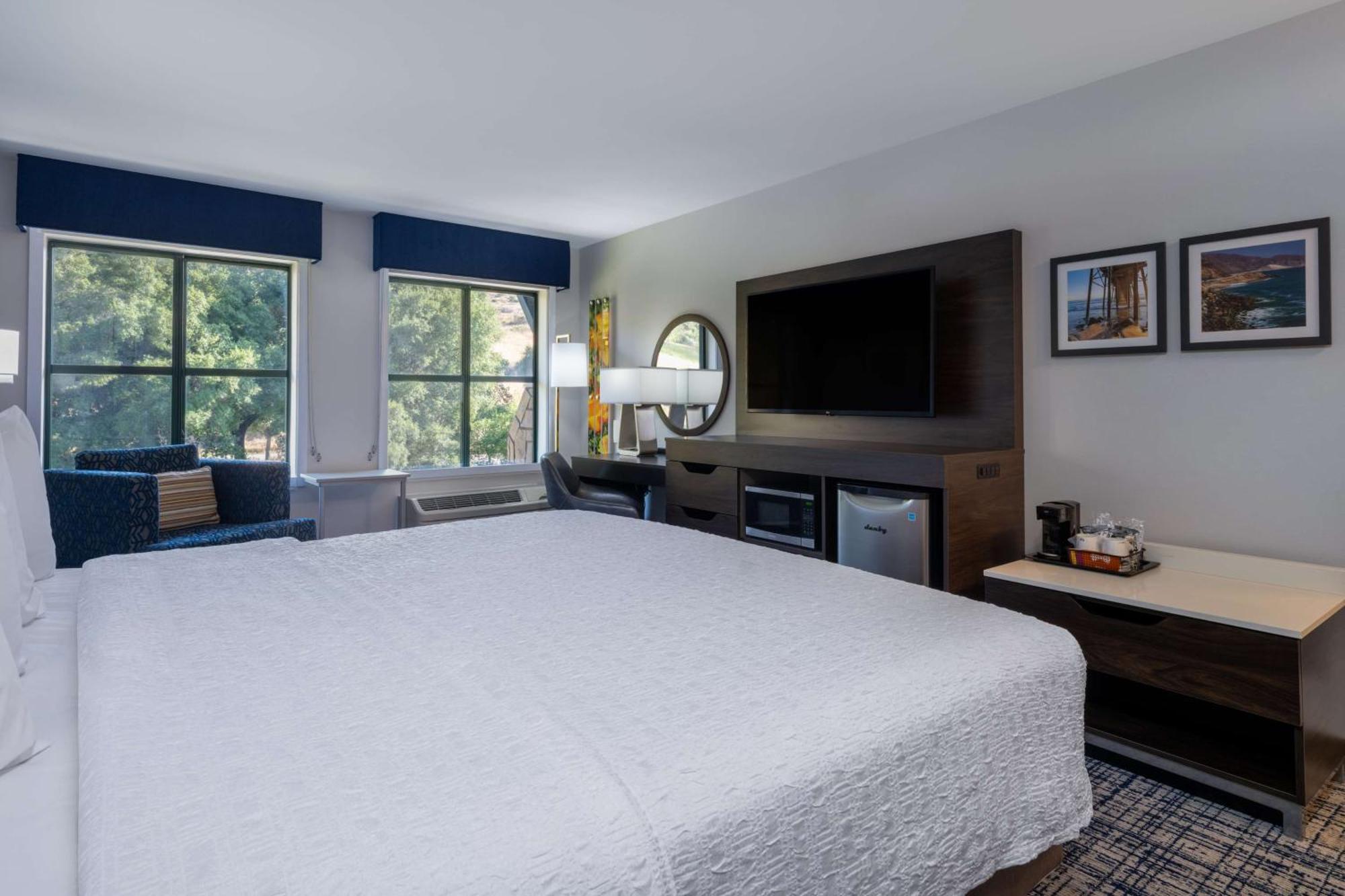 King Room with King Bed - Non-Smoking