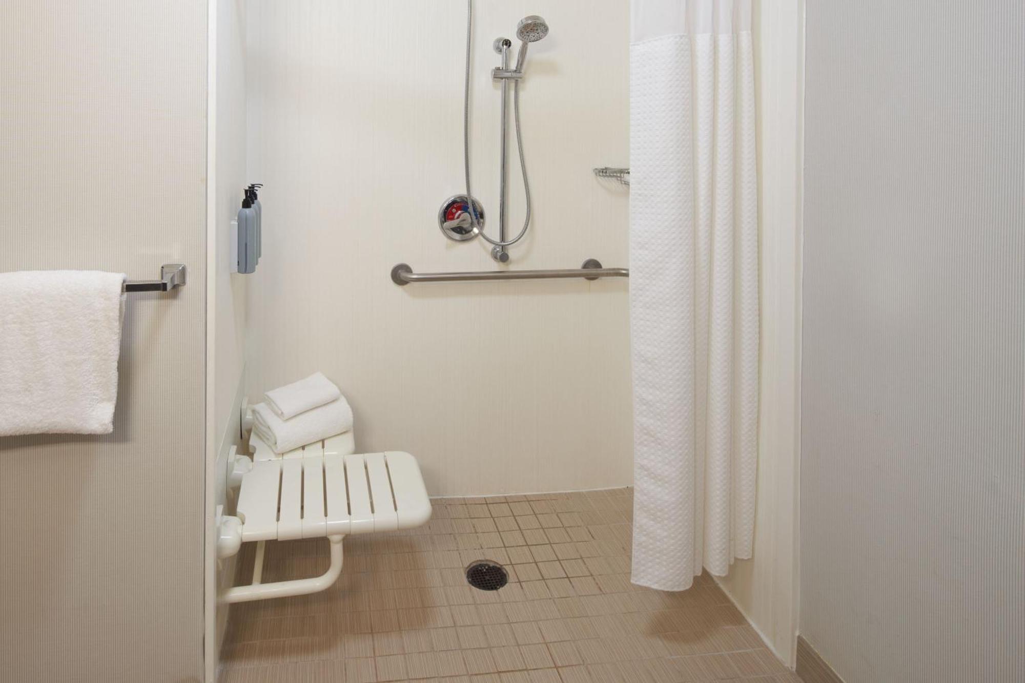 King Room Sofa Bed Roll Shower Mobility Hearing Accessible,1632219923:JPEG