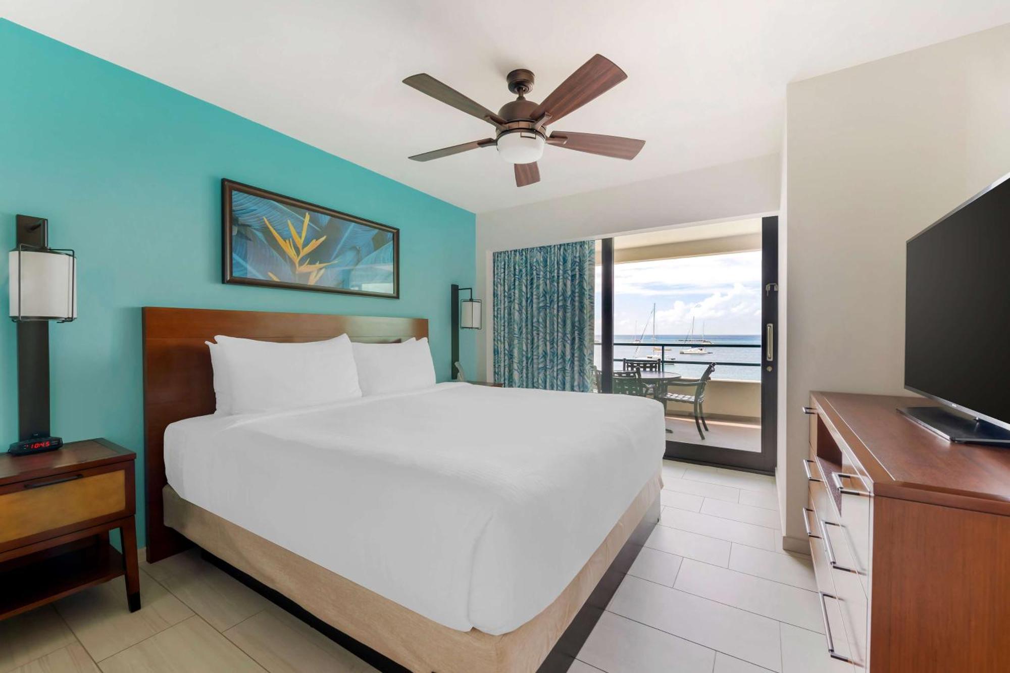 Three-Bedroom King Room with Ocean View