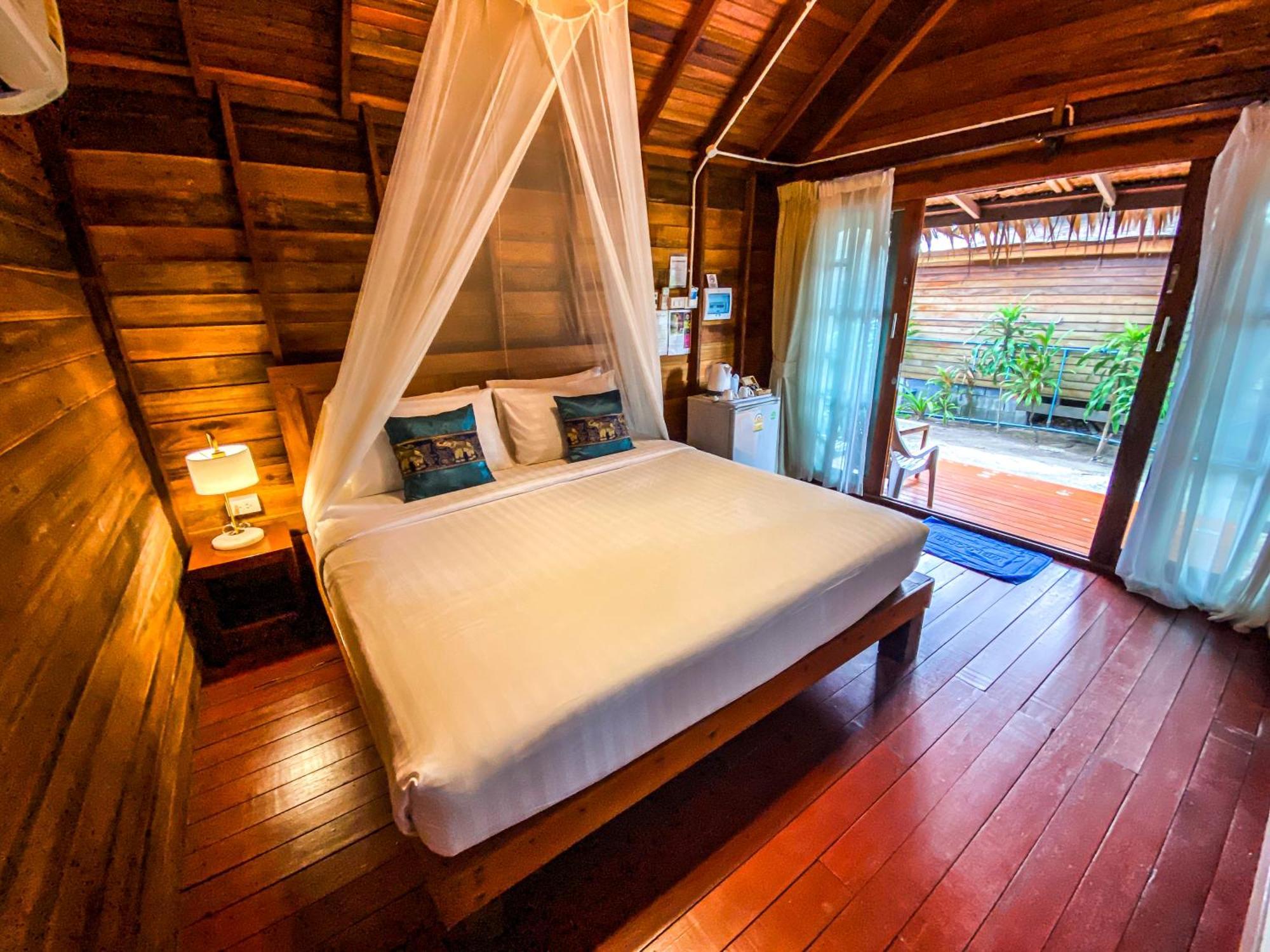 Premium Garden Bungalow