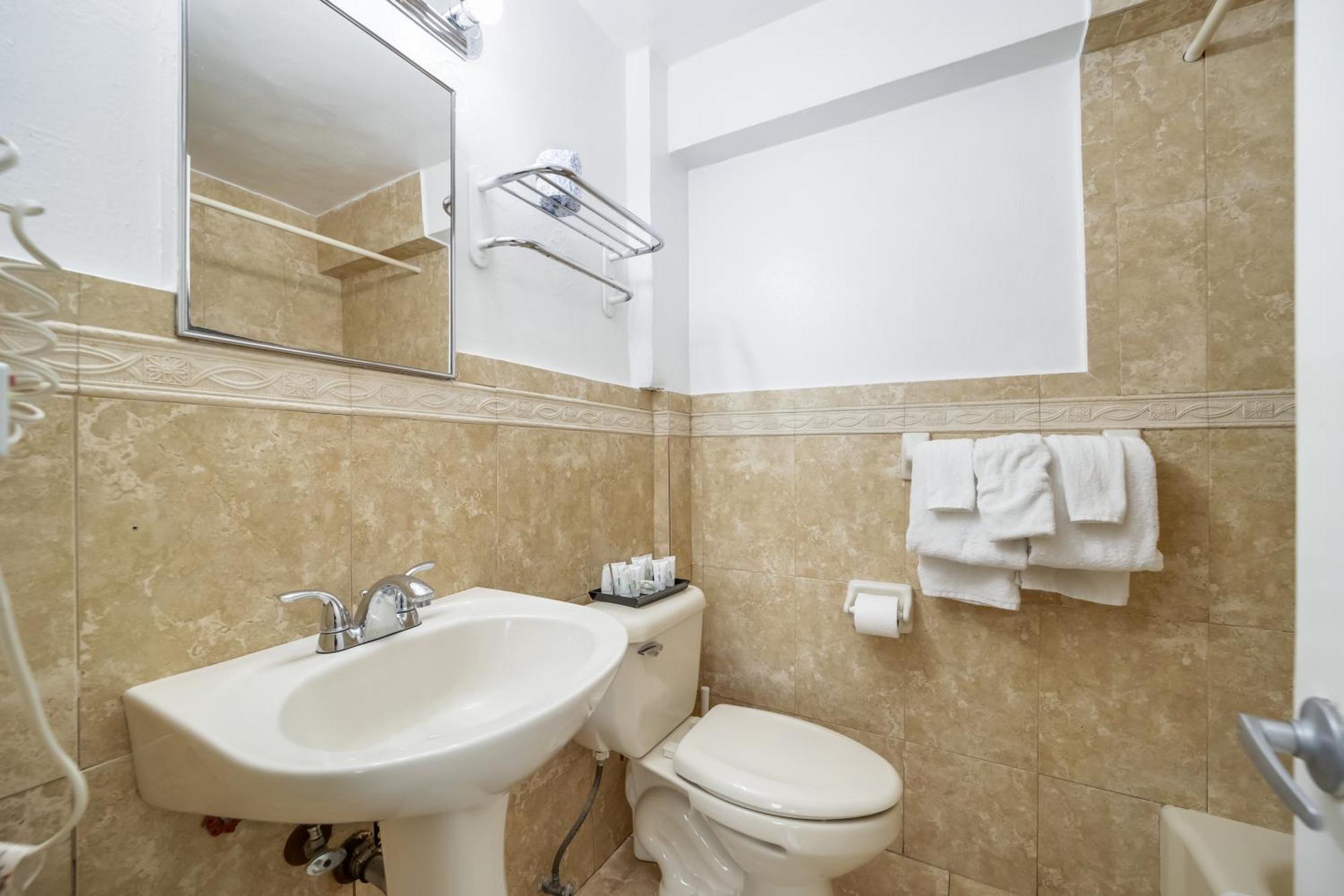 Deluxe King Room (Self Check-in),1548262483:JPEG