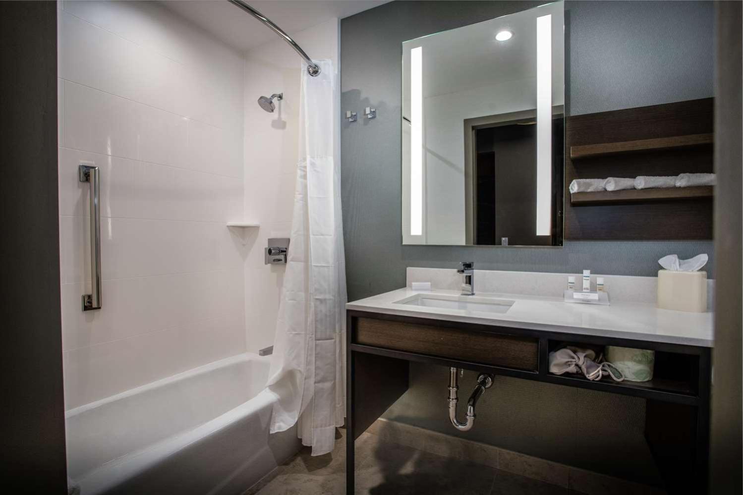 Queen Room with Two Queen Beds - Mobility Access