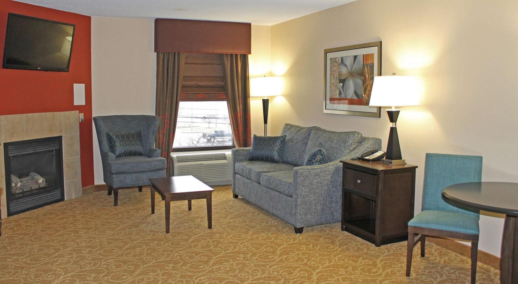 One-Bedroom King Suite with Whirlpool - Non-Smoking