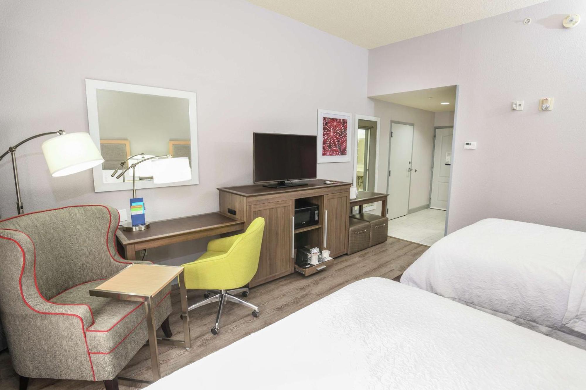 Queen Room Two Queen Beds Mobility Hearing Access or Non-Smoking