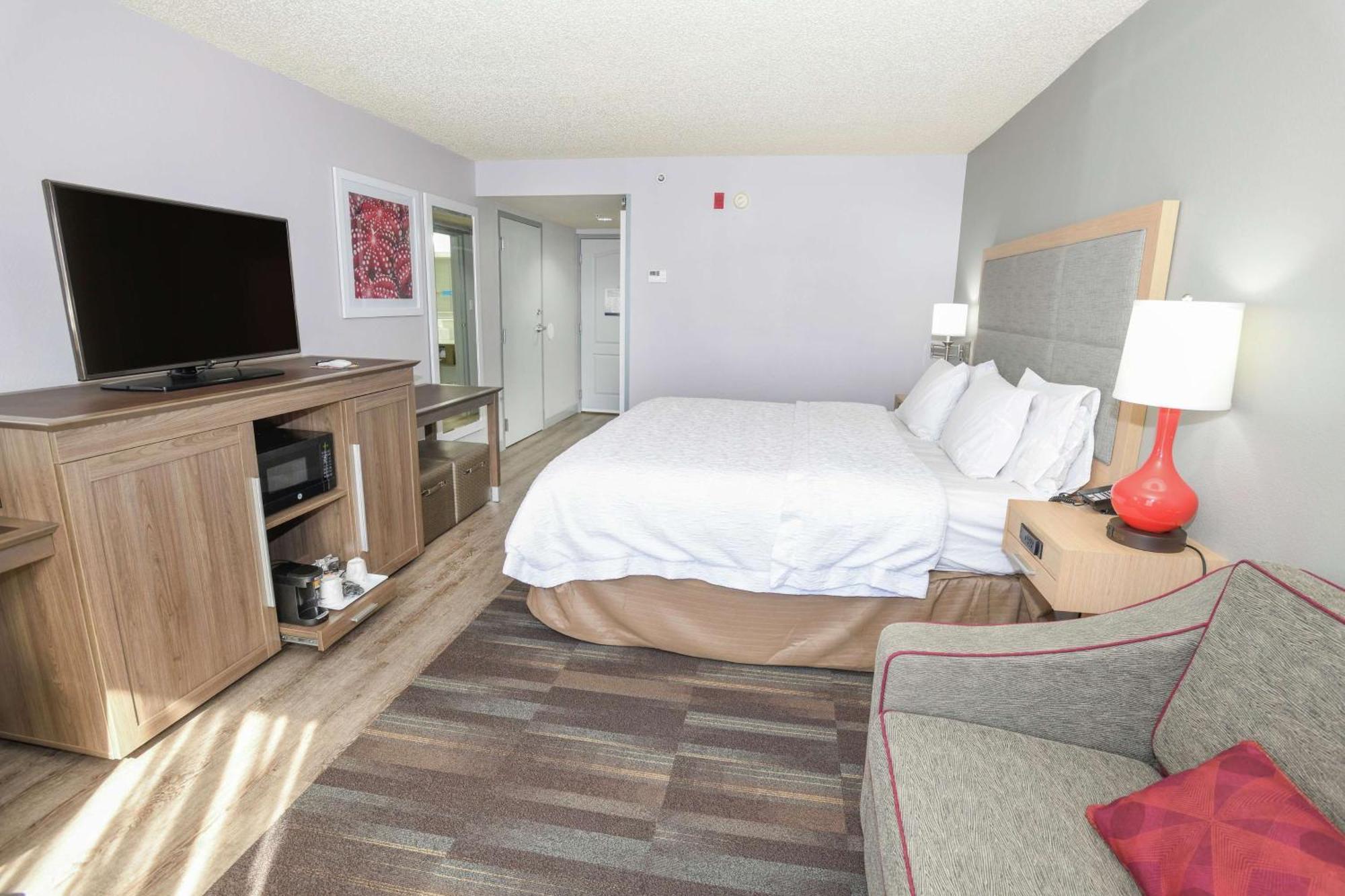 King Room Accessible Tub Mobility Hearing Access or Non-Smoking