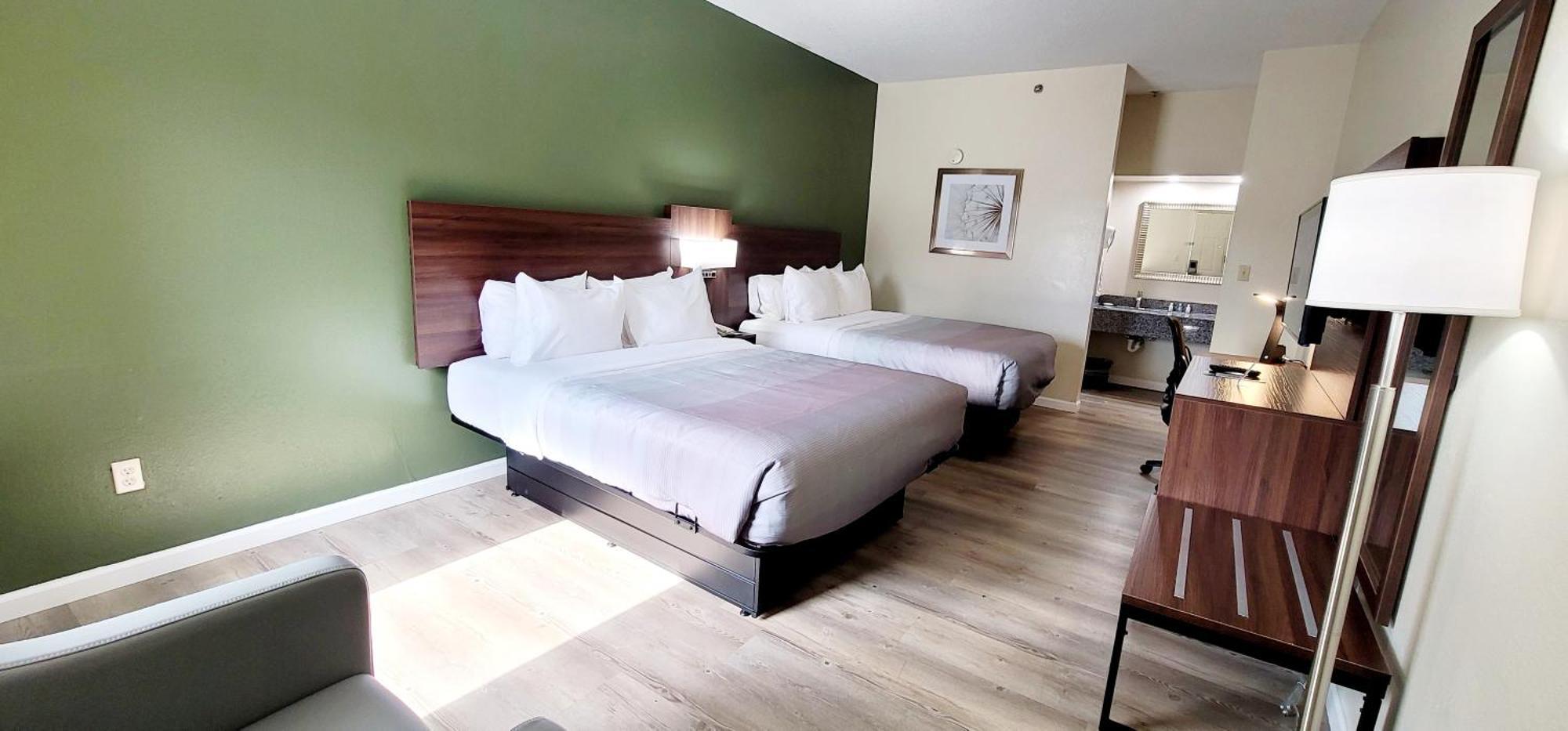 Quadruple Room with Two Queen Beds - Non Smoking/Exterior Corridor