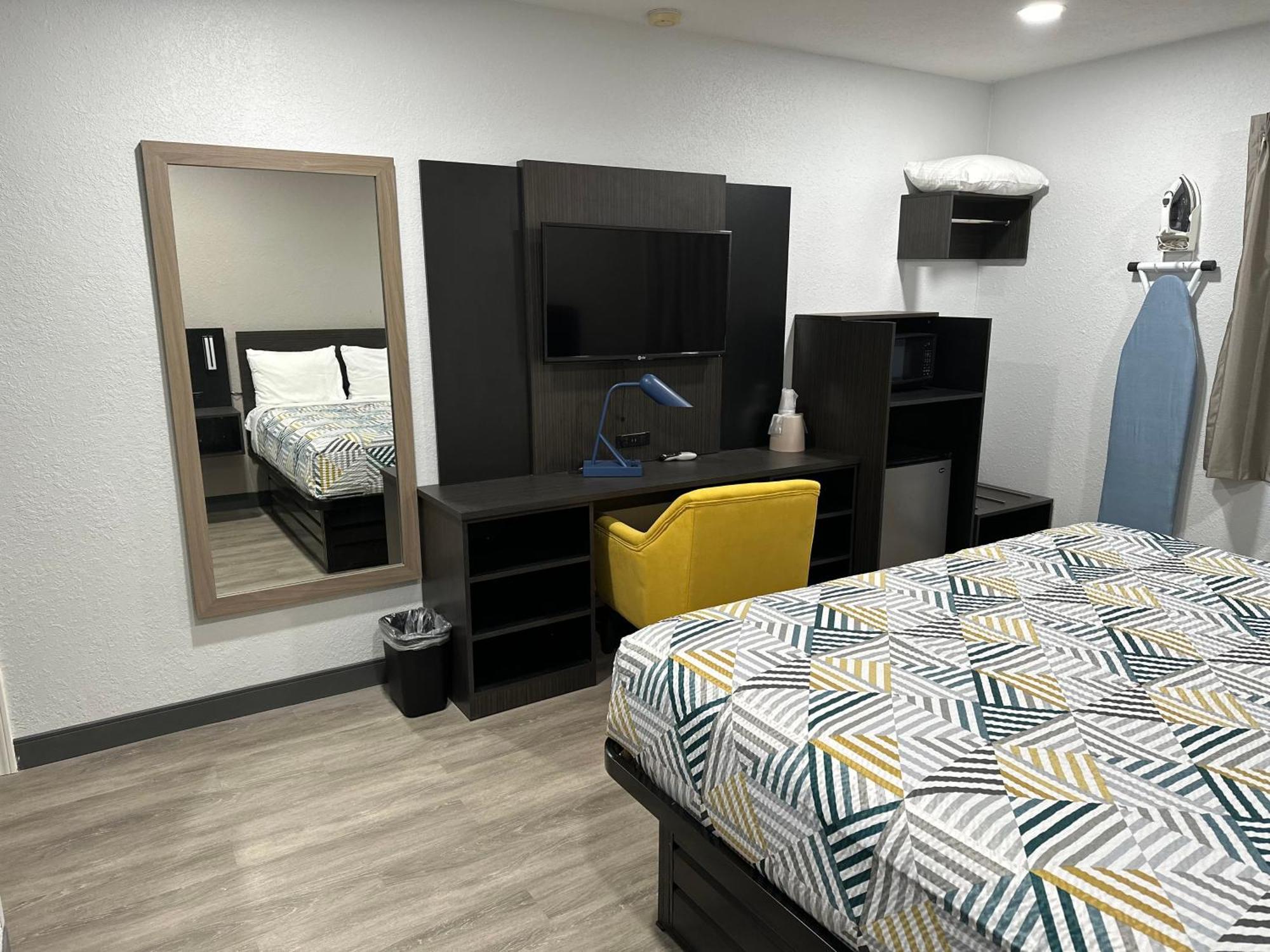 King Room - Disability Access - Non-Smoking