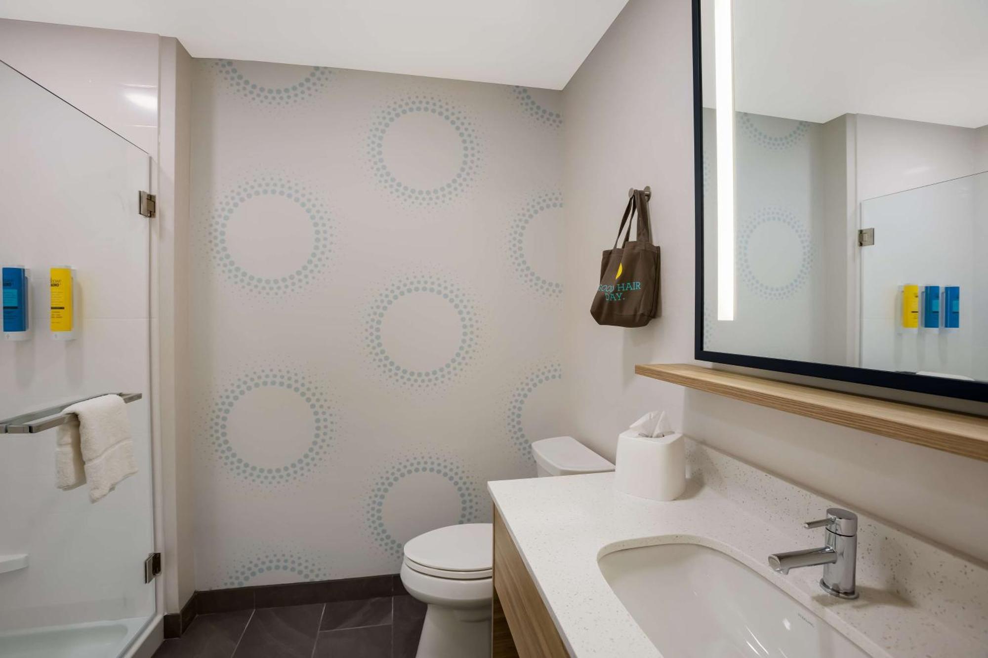 Queen Room with Two Queen Beds - Hearing Access