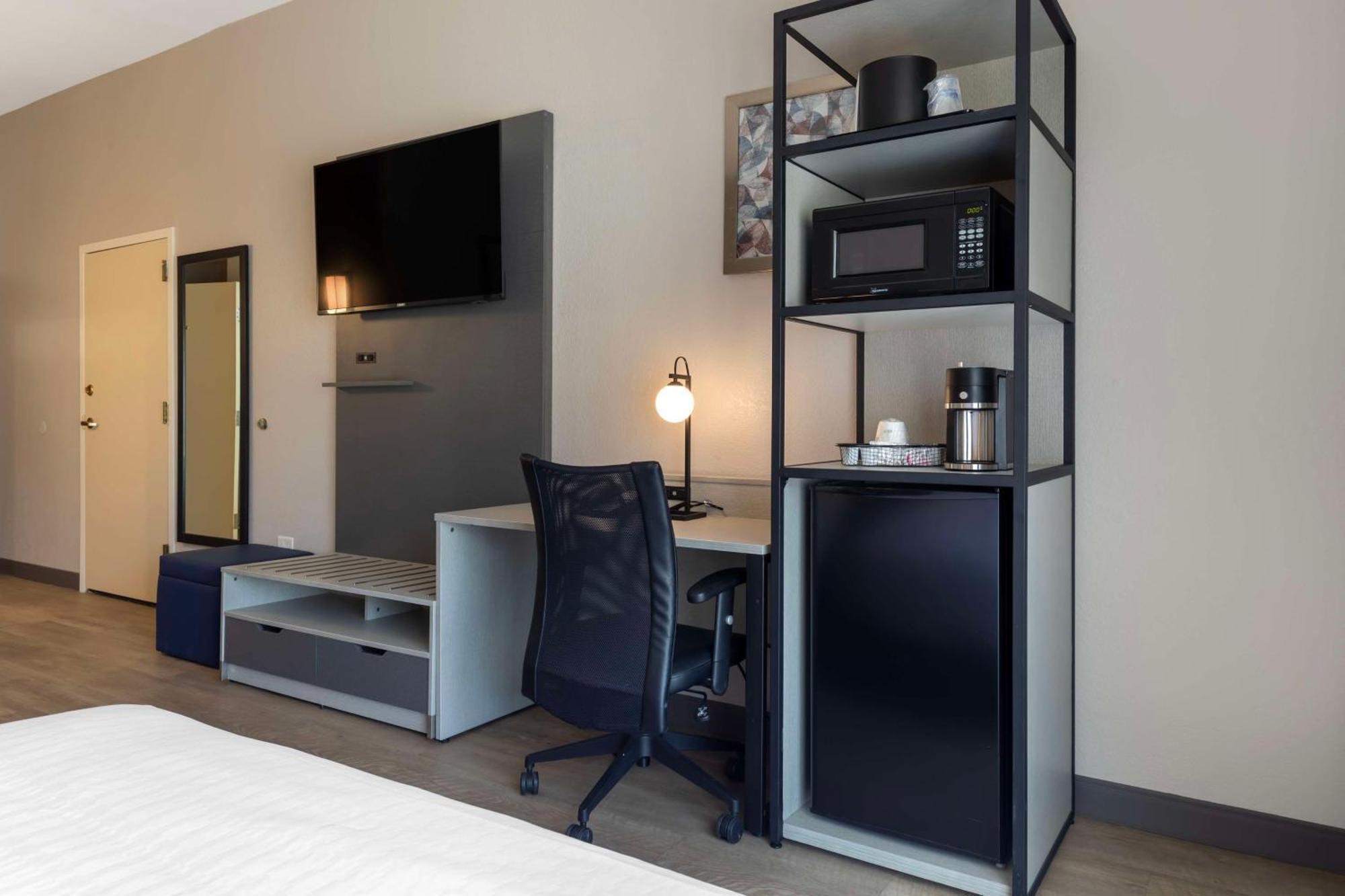 Queen Room Two Queen Beds Bath Tub Disability Access or Non-Smoking