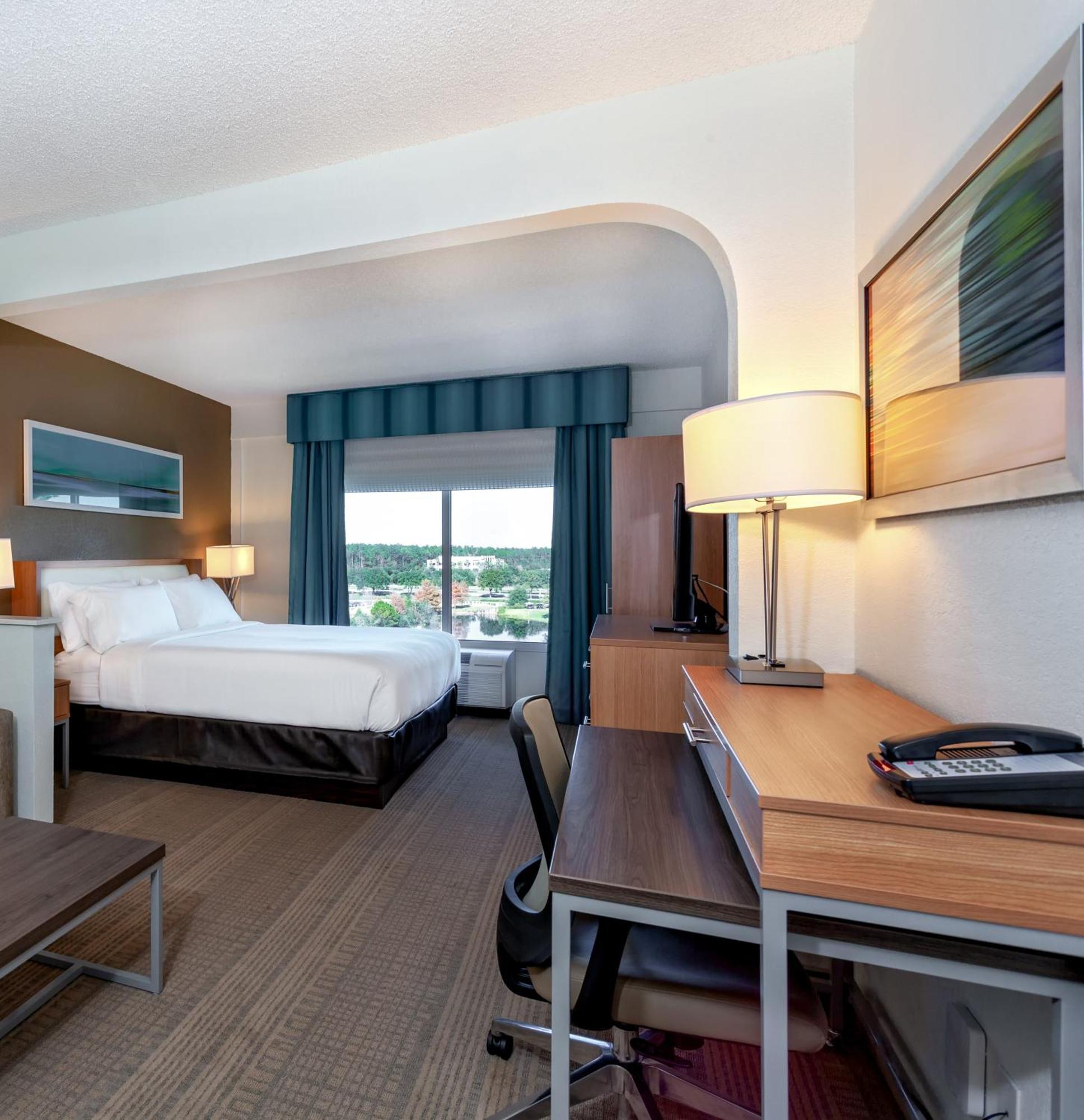 Standard King Room Lake View