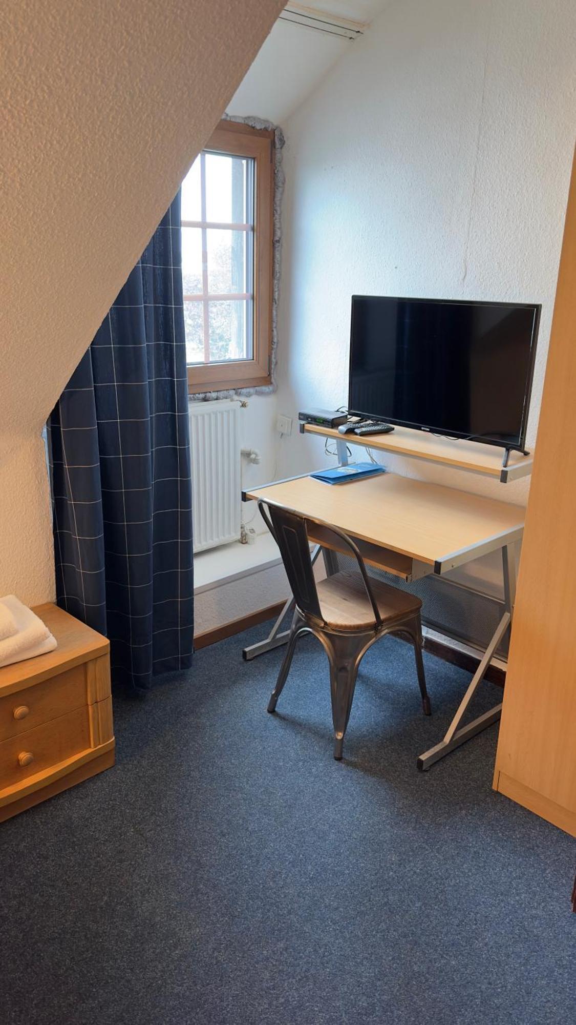 Single Room Shared Shower Toilet