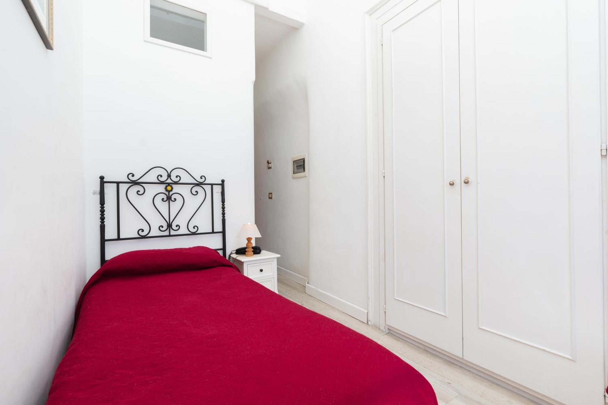 Single Room,1551150580:JPEG
