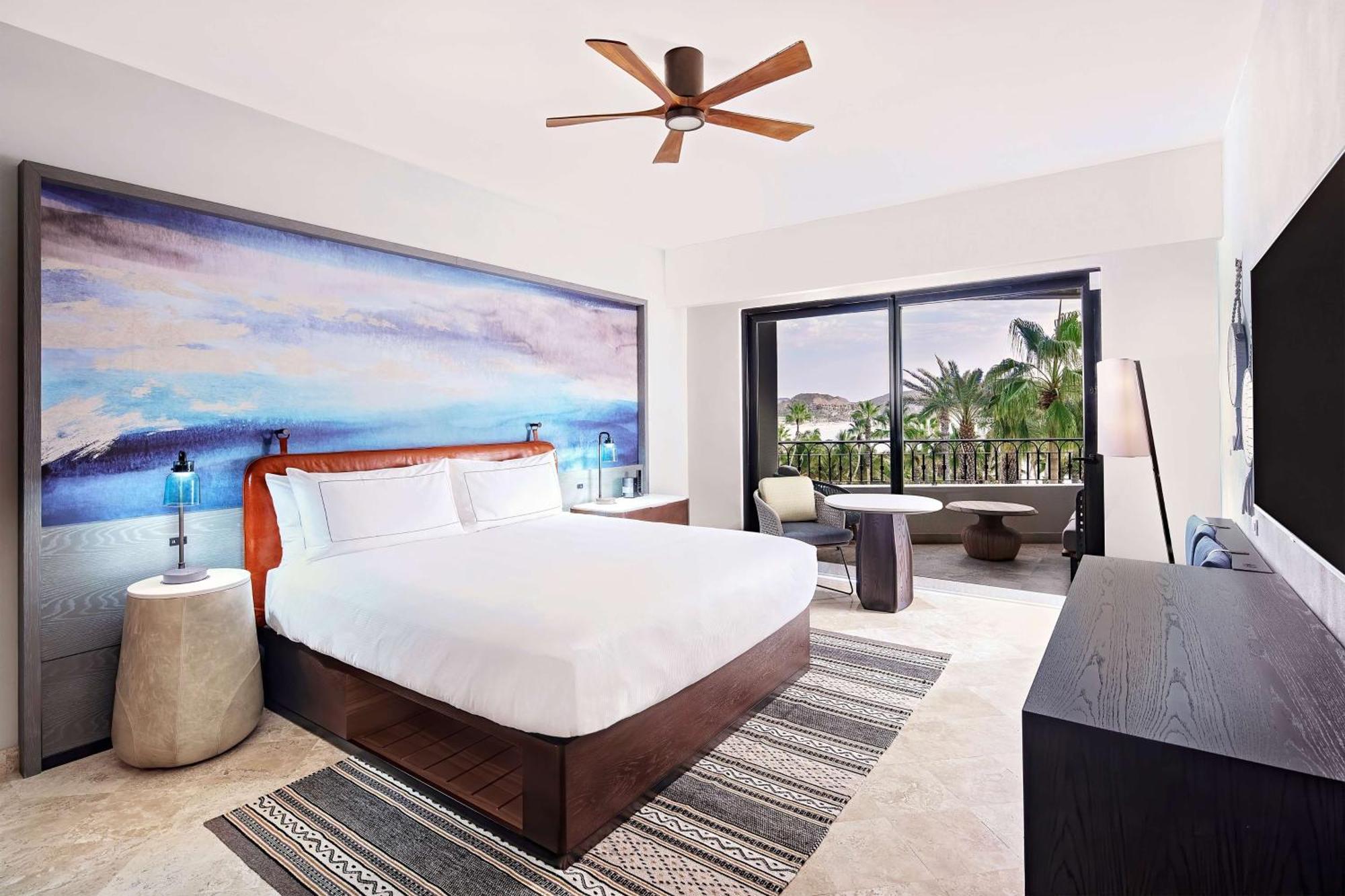 Studio King with Partial Ocean View – Connecting