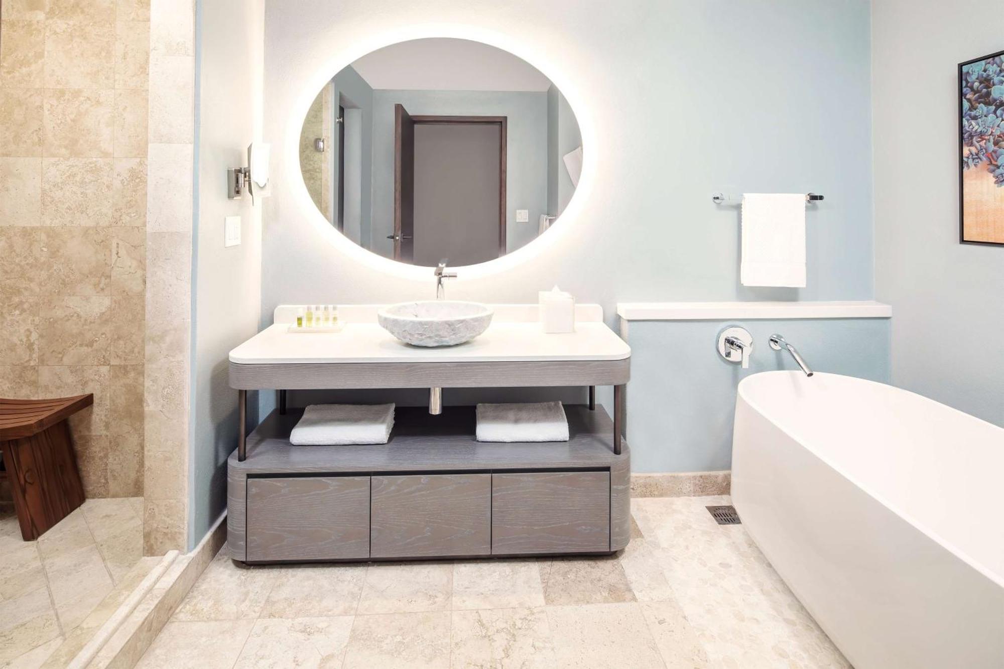 Studio King with Partial Ocean View – High Floor