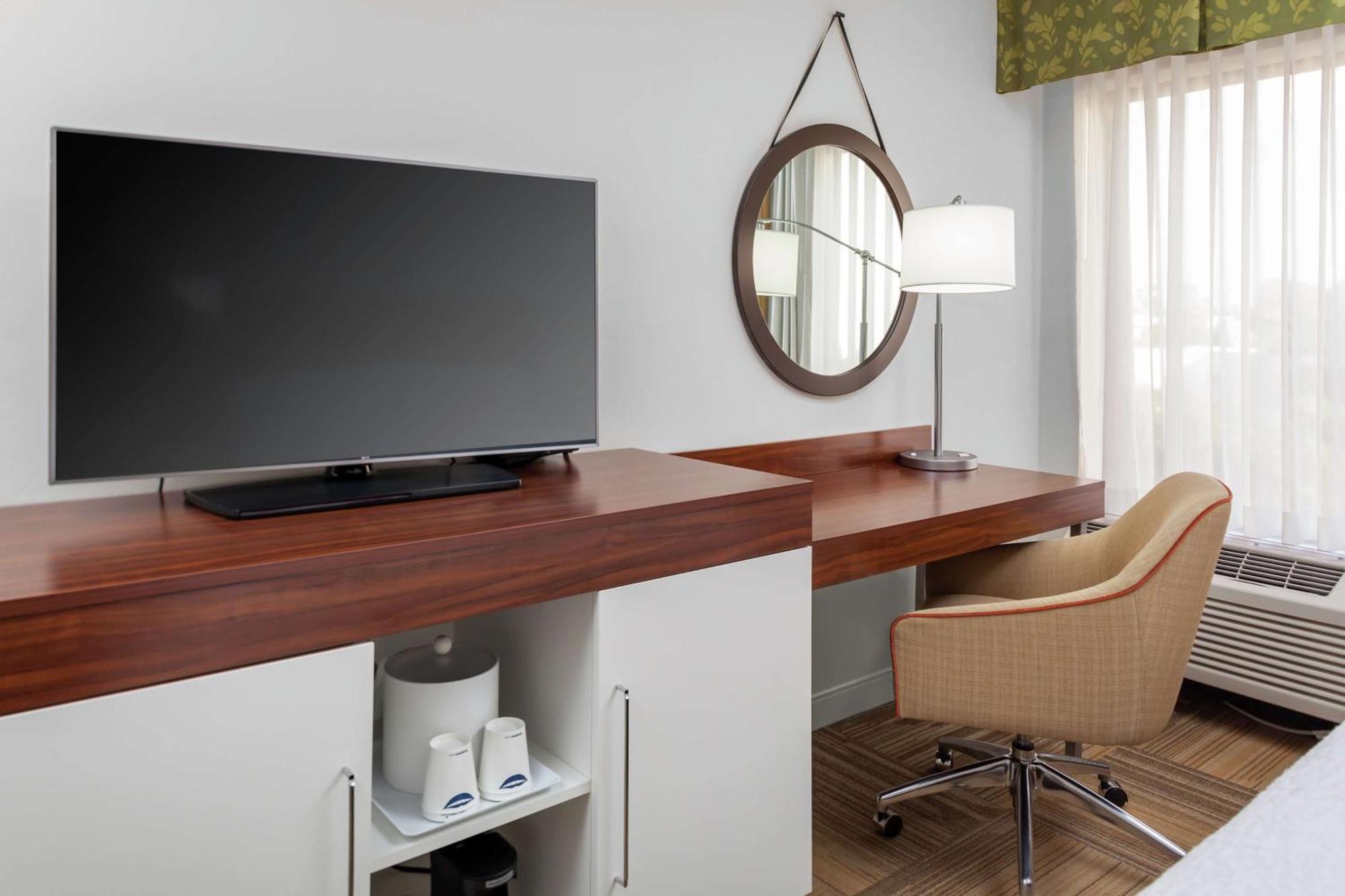 Quarto com Cama King-Size - Quarto e Banheiro Acessíveis para Hóspedes com Mobilidade Reduzida