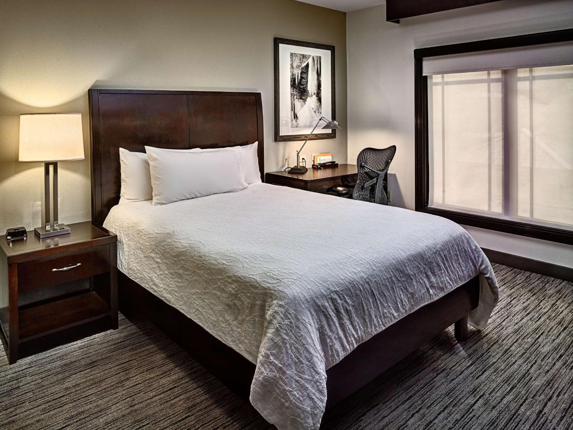 Junior Queen Suite with Accessible Tub - Mobility and Hearing Access