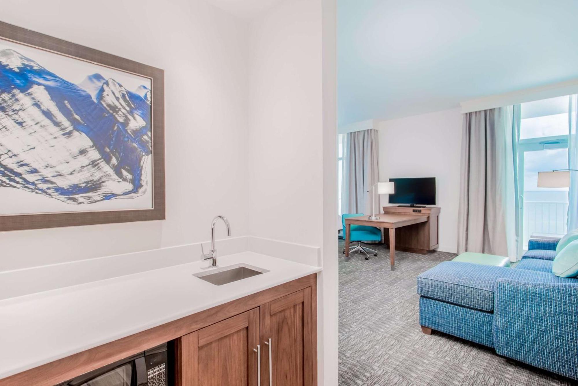 Studio Suite with Two Queen Beds and Balcony with Gulf View - Non-Smoking