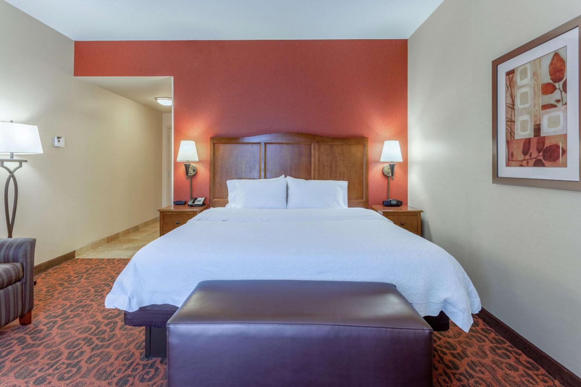 King Room with King Bed - Non-Smoking