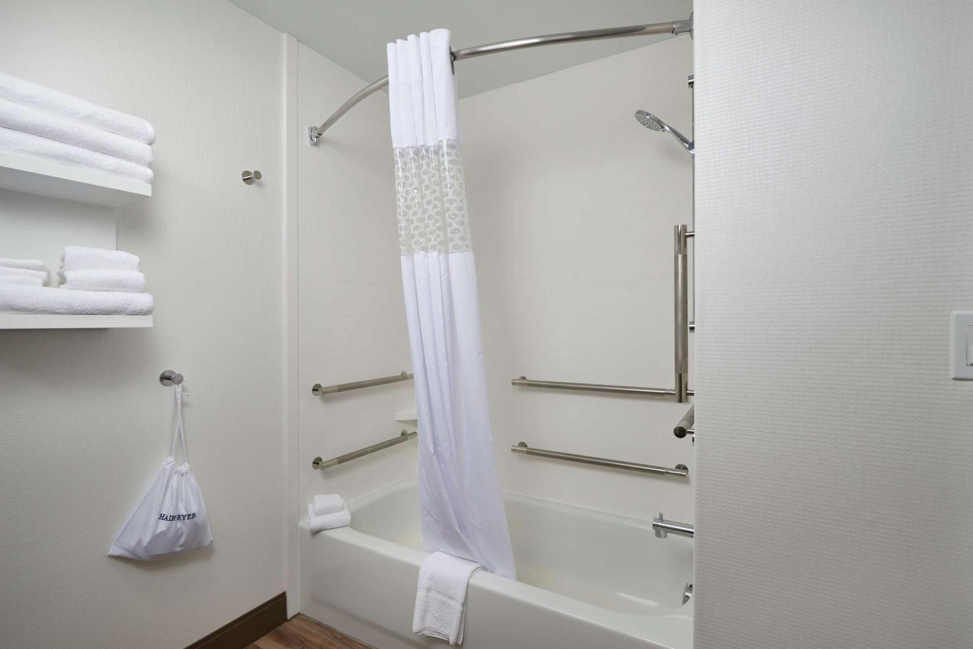 King Room Accessible Tub Mobility Hearing Access or Non-Smoking