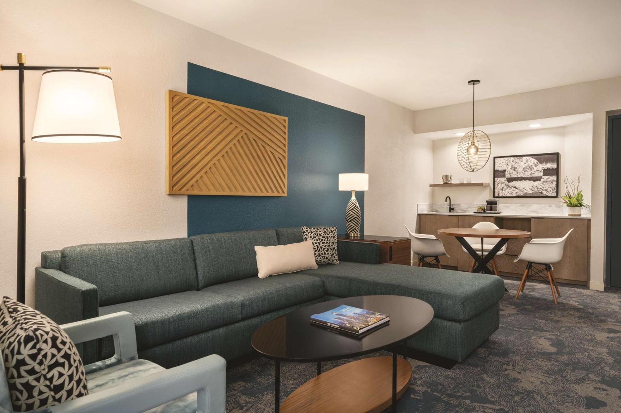 King Suite with Sofa Bed,1551472114:JPEG
