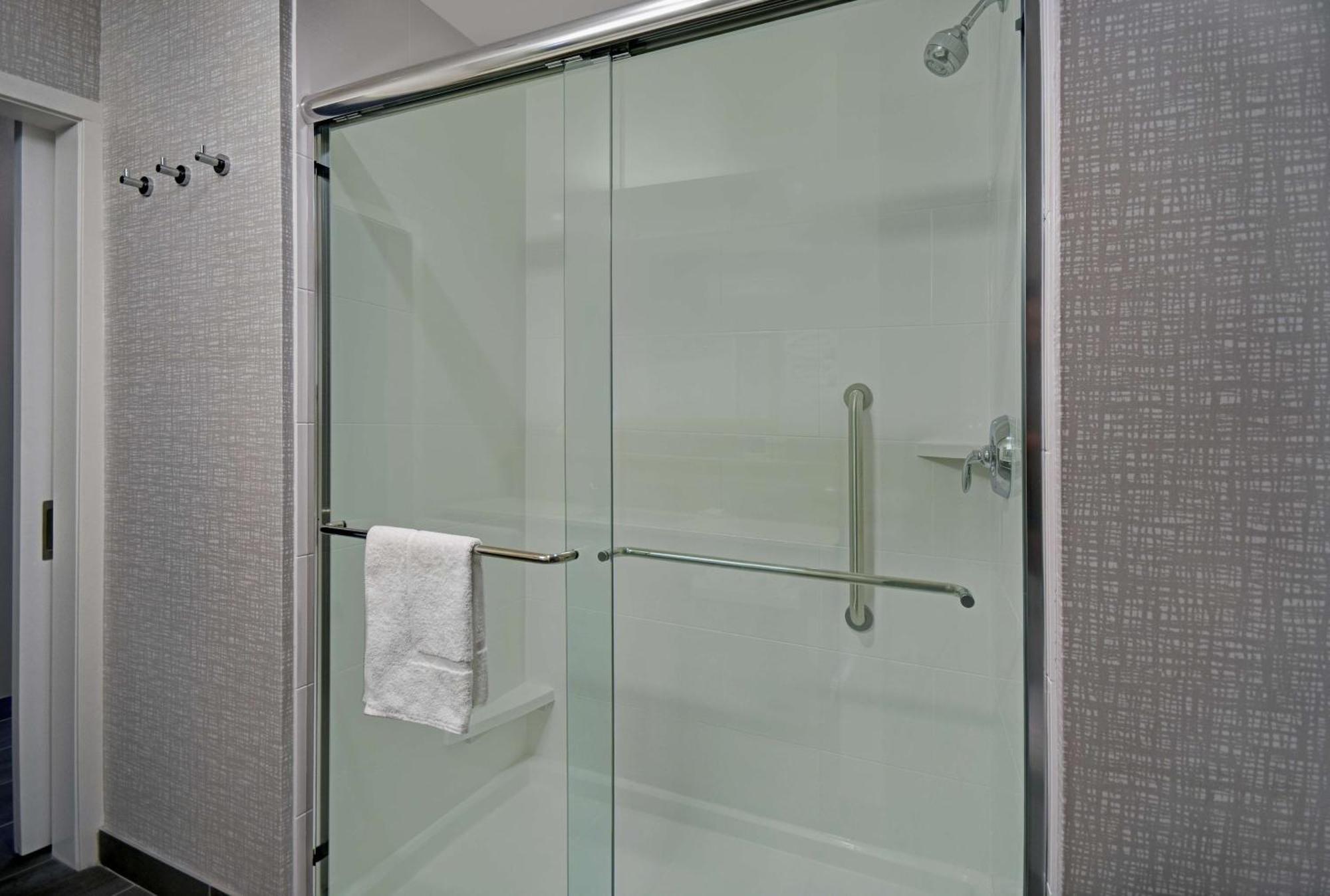 King Room - Hearing Access/Non-Smoking