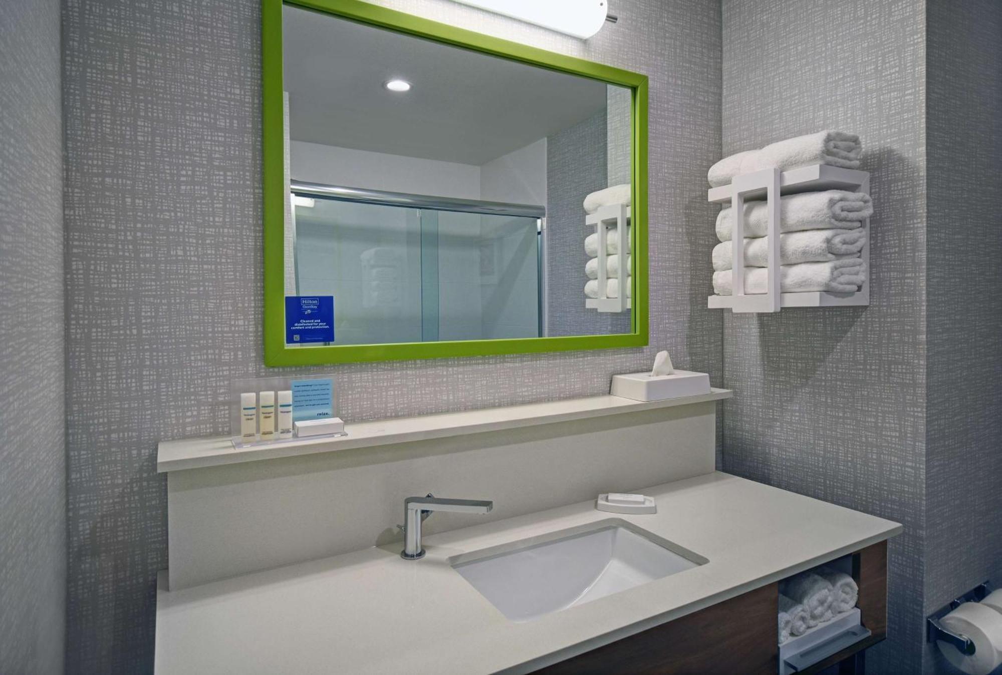 Queen Room with Two Queen Beds - Hearing Access/Non-Smoking