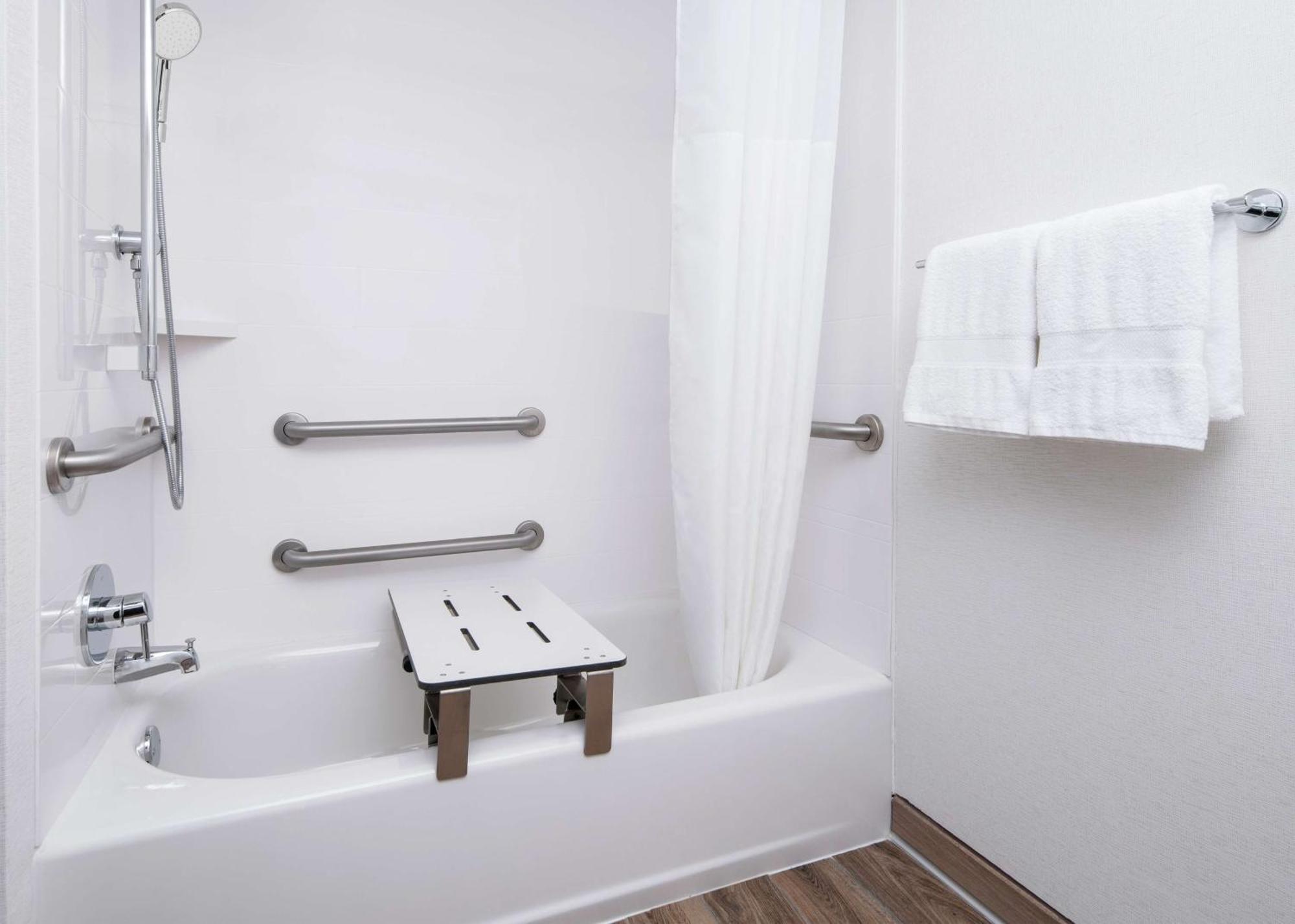 Queen Room Tub Mobility or Hearing Accessible or Non-Smoking,1551962068:JPEG