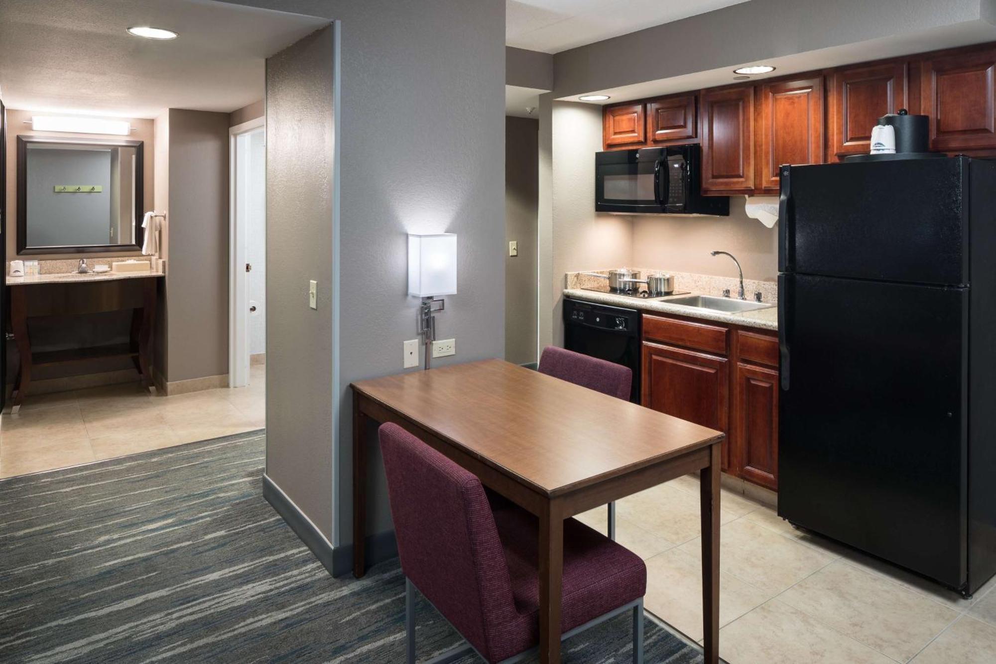 One-Bedroom King Suite with Kitchen - Non-Smoking