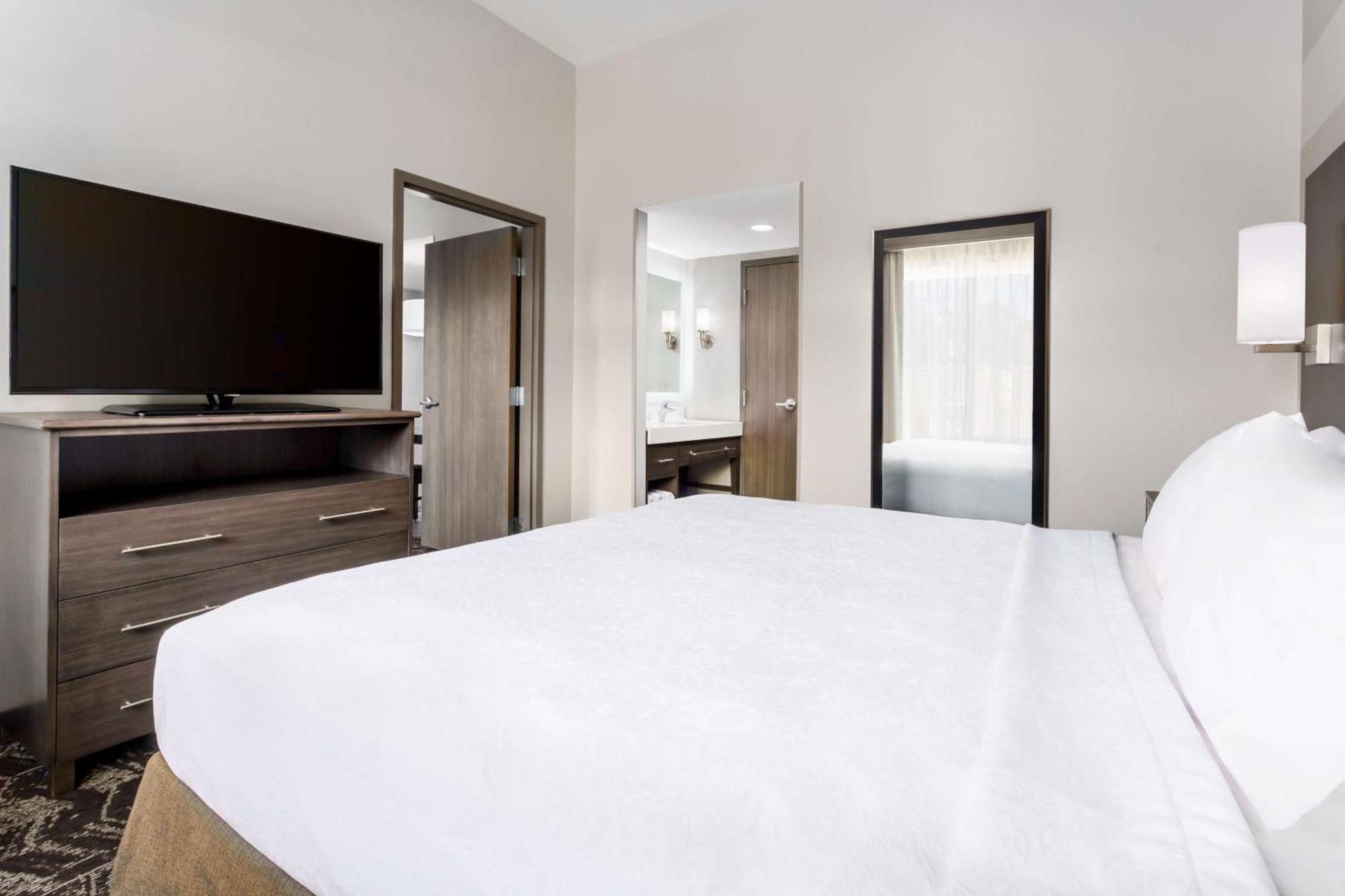 One-Bedroom King Suite - Non-Smoking