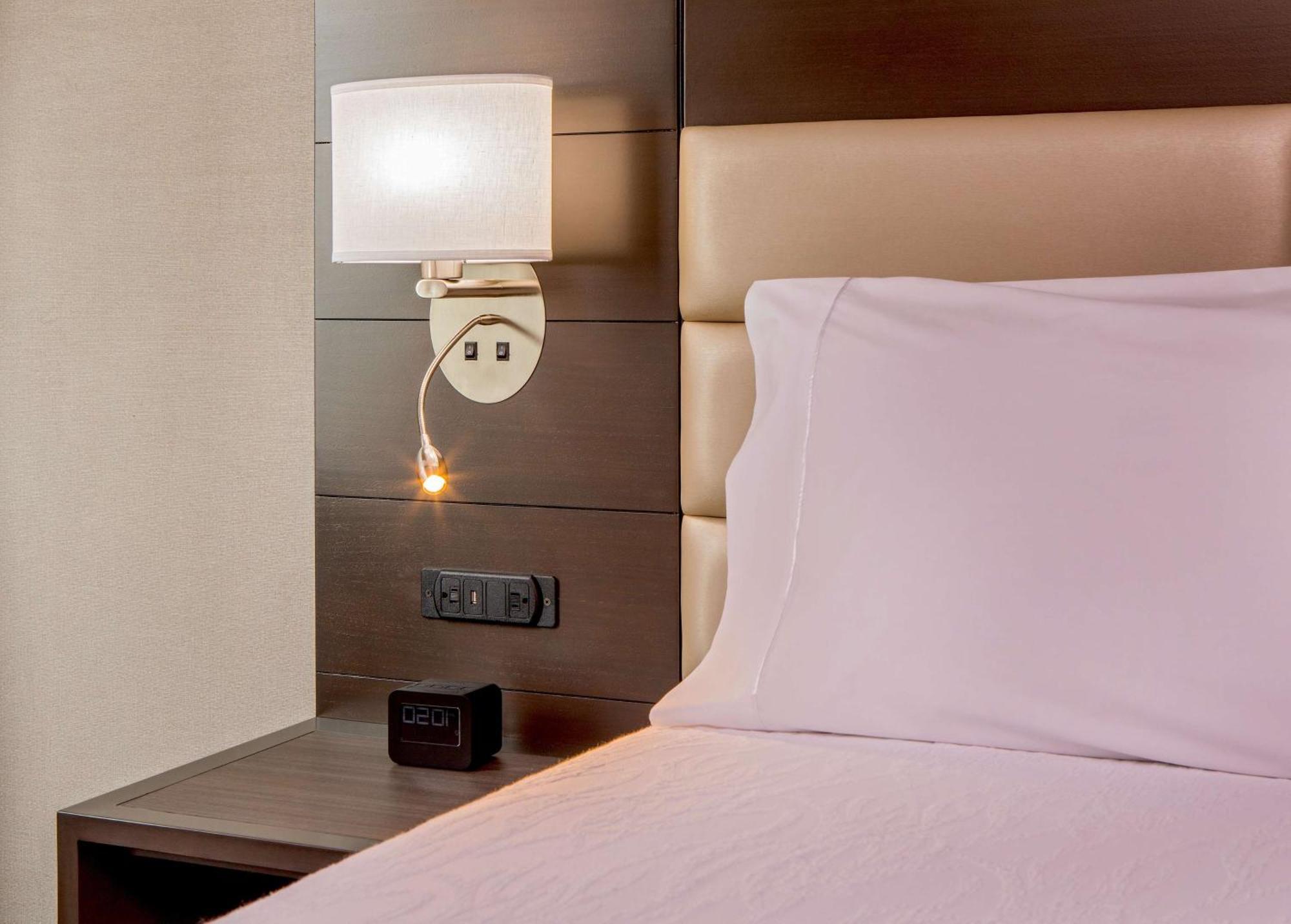 King Room Water View,1552125646:JPEG