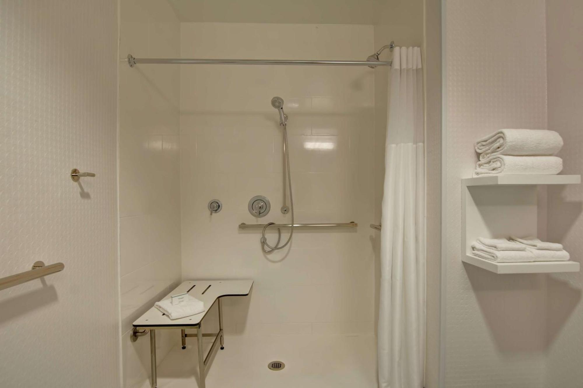 King Room Roll Shower Disability Access,1552137091:JPEG
