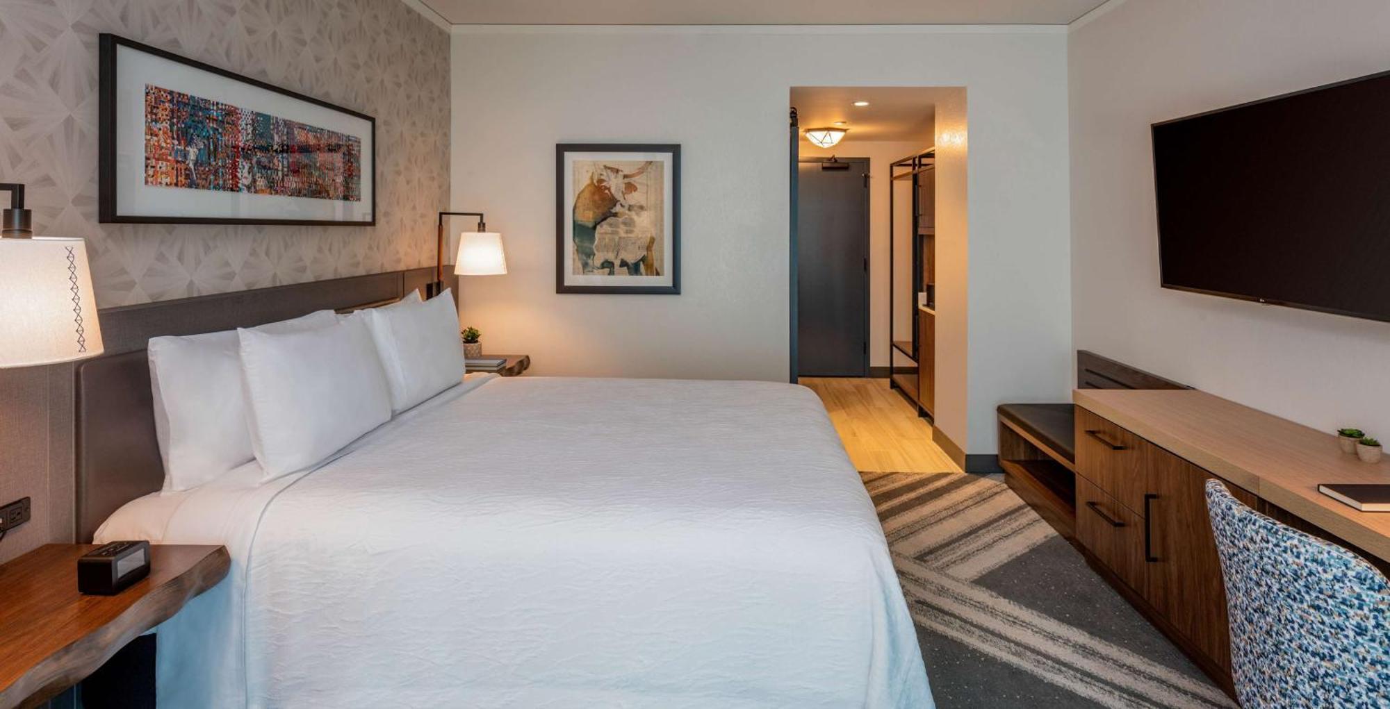 King Room Tower View,1552158421:JPEG