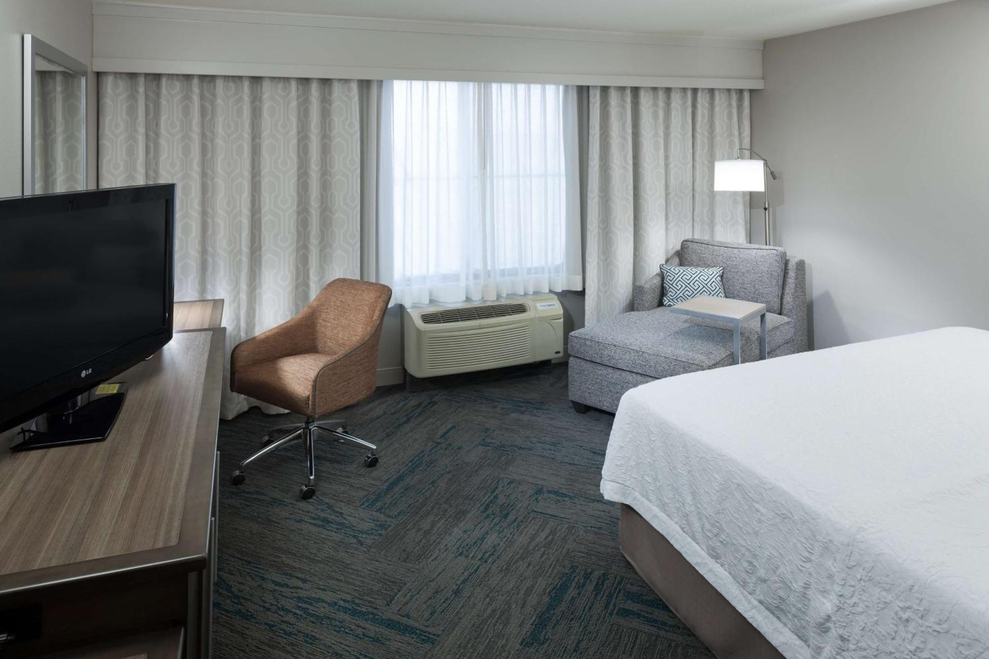 King Room with King Bed - Non-Smoking