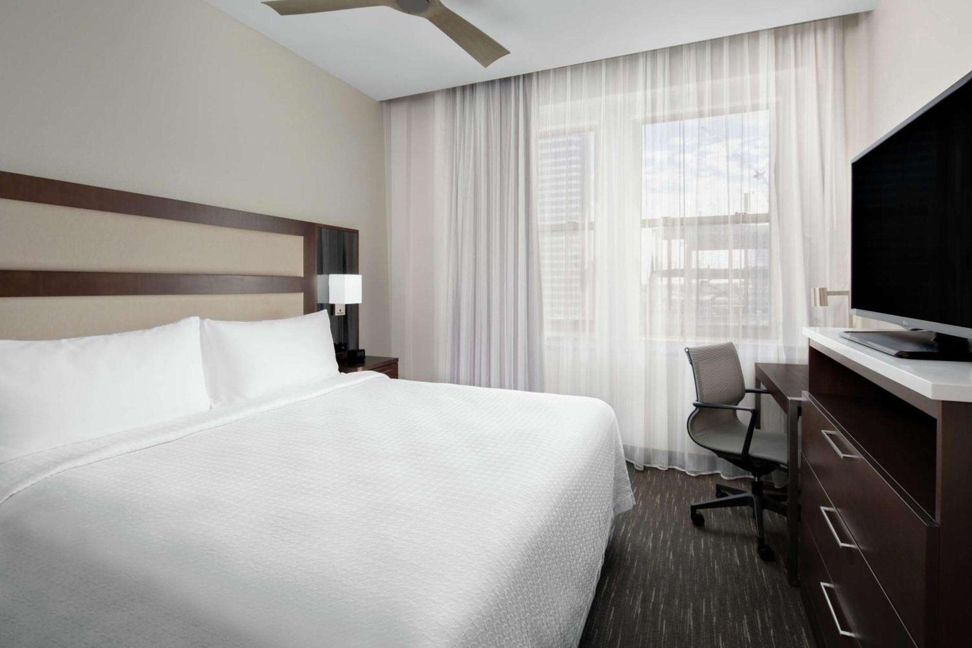 One-Bedroom King Suite - Non-Smoking
