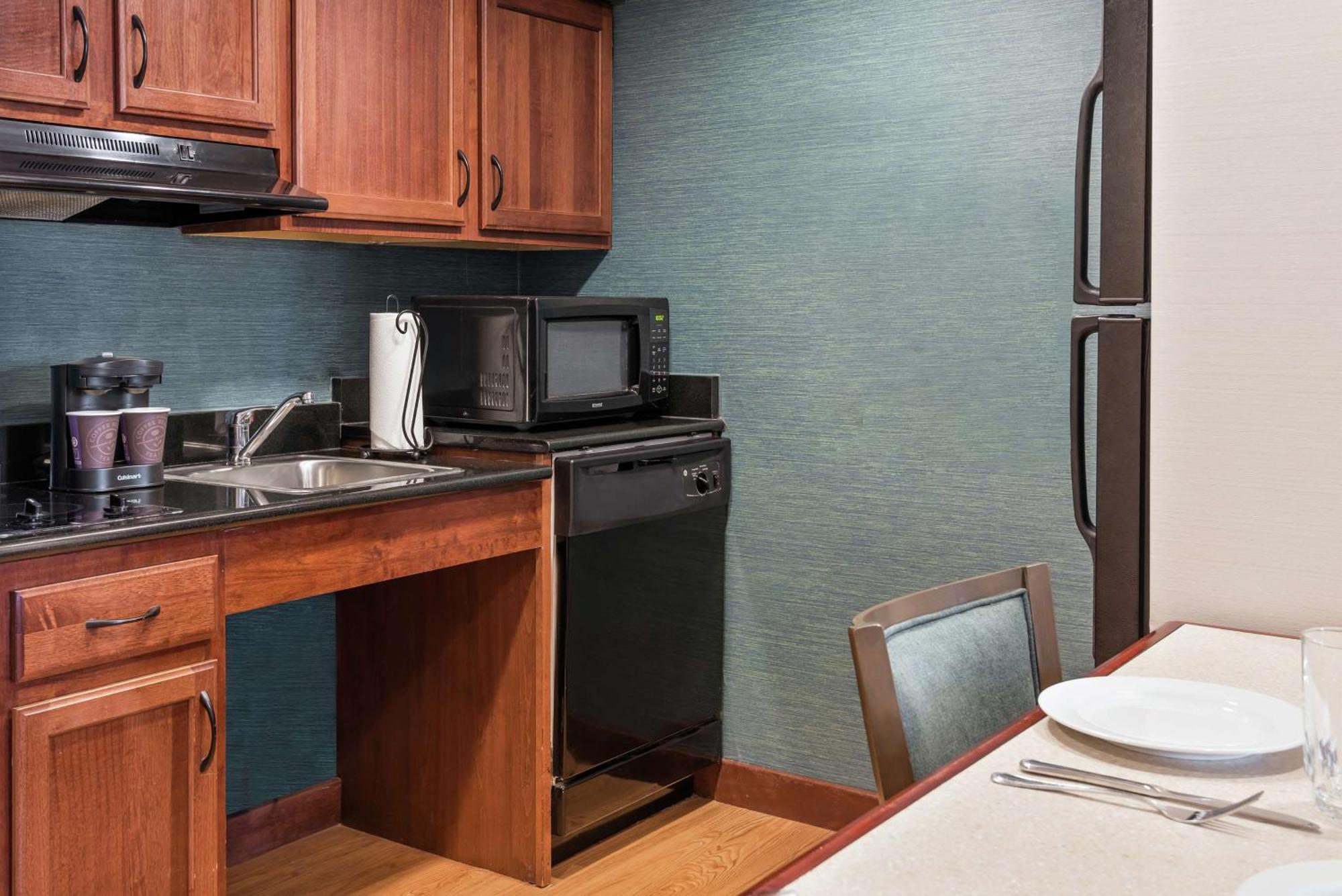 King Suite with Accessible Tub - Mobility and Hearing Access/Non-Smoking