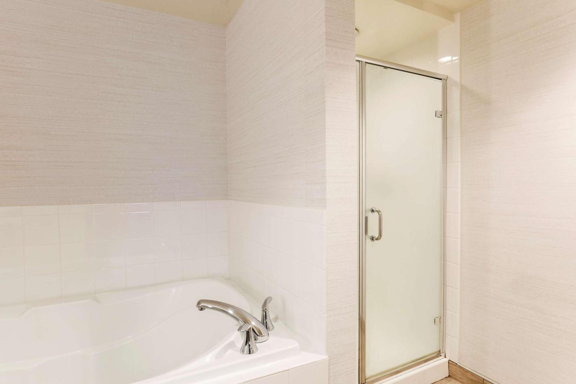 One-Bedroom King Suite