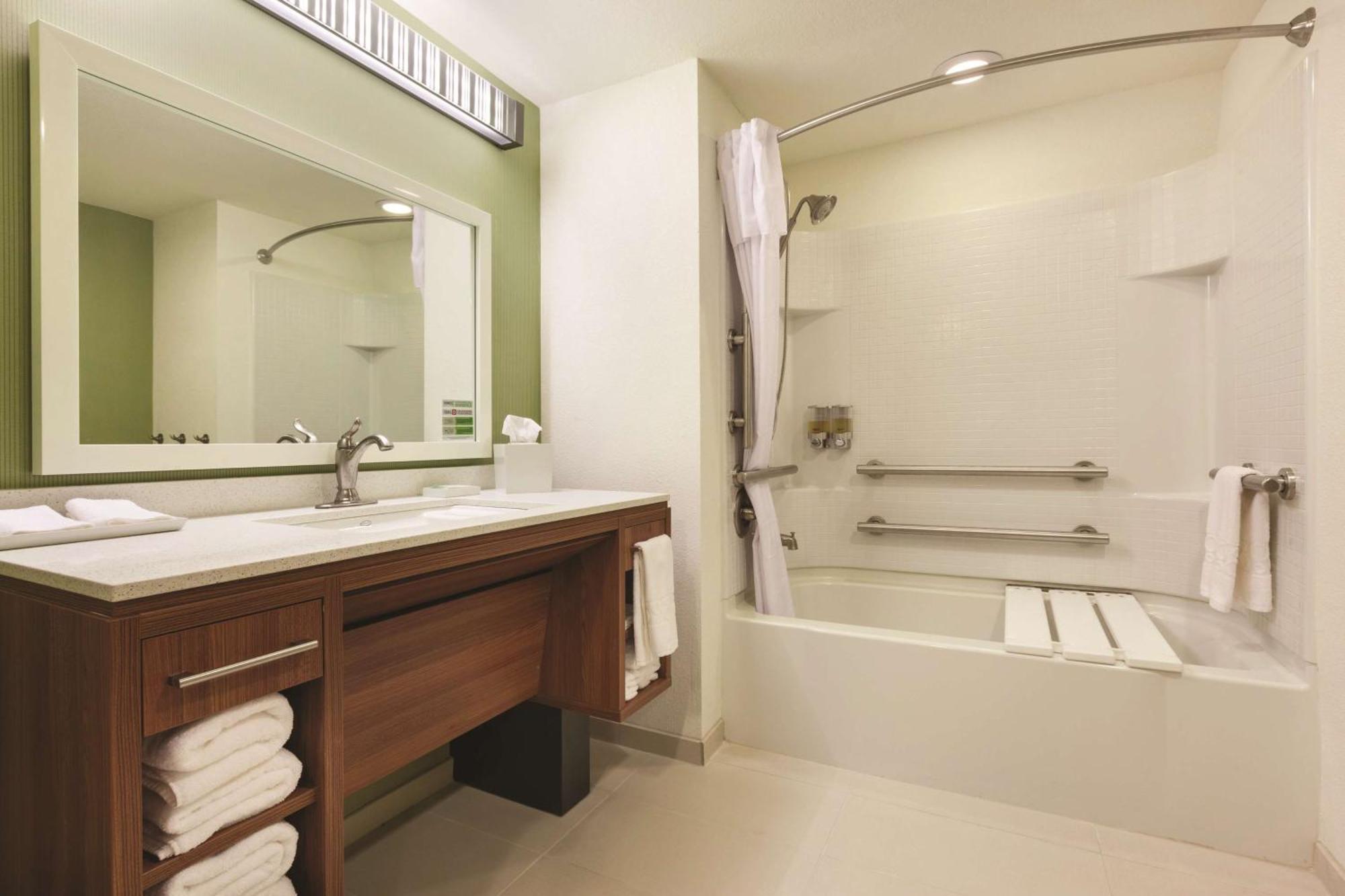 Queen Studio with Two Queen Beds - Mobility Access/Non-Smoking