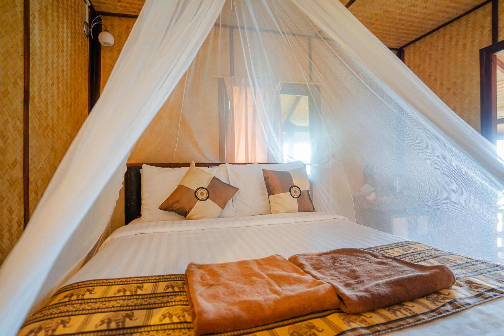 Seaview Superior Bamboo Cottage