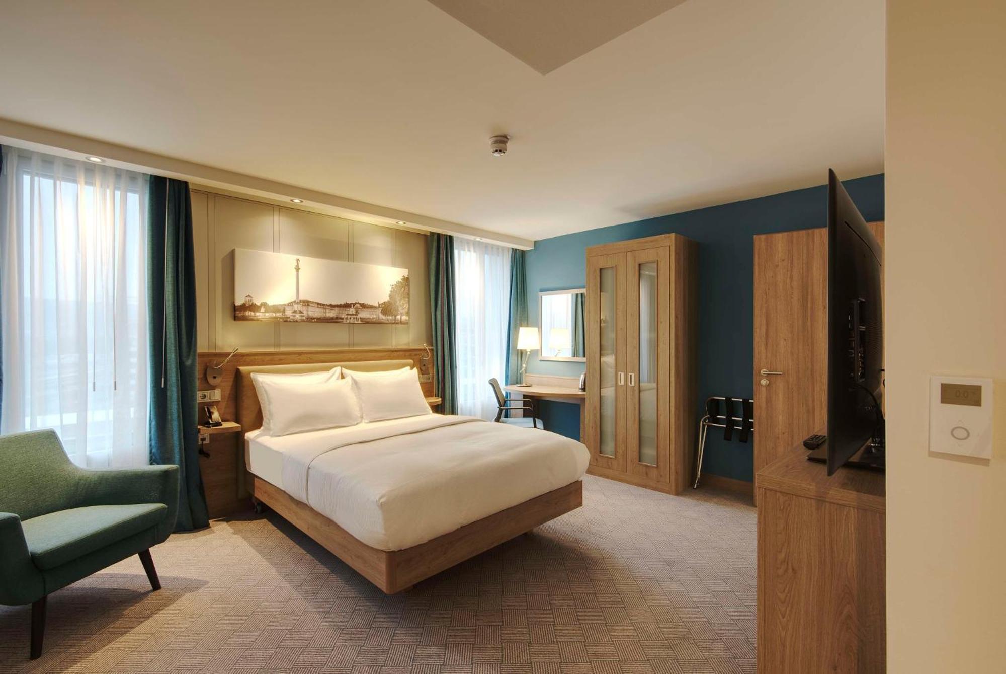 Queen Room Roll Shower Mobility Accessible