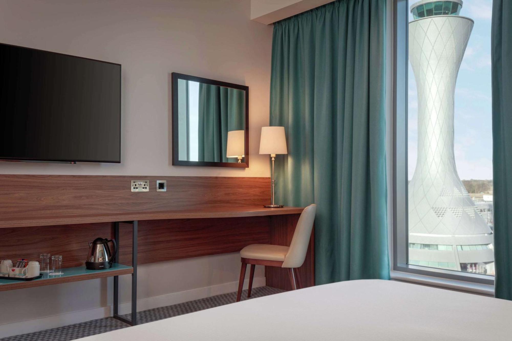 Queen Room UK King Bed Mobility Access